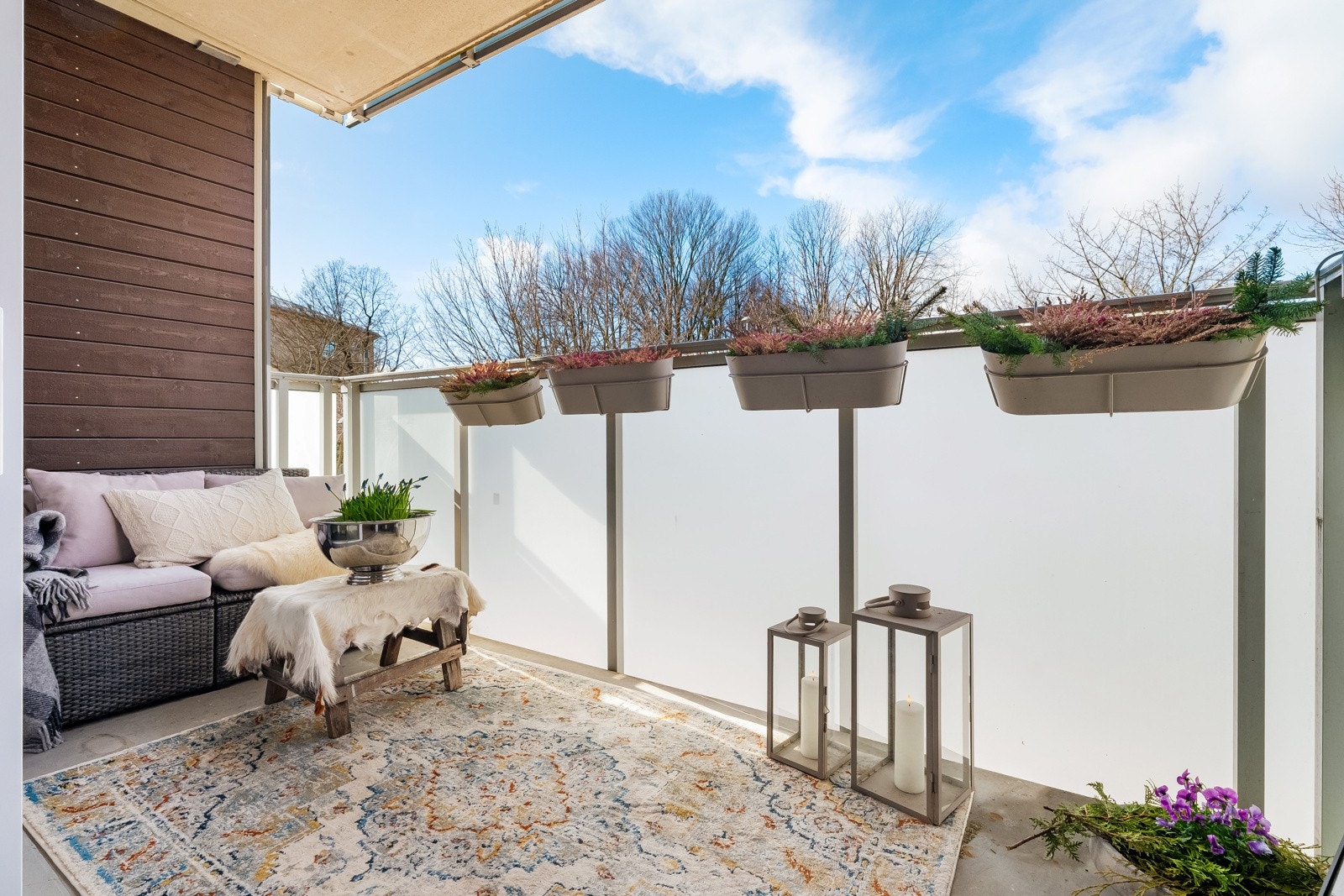 Fra stuen er det utgang til en nordvestvendt balkong på ca. 6 m². Galleribilde