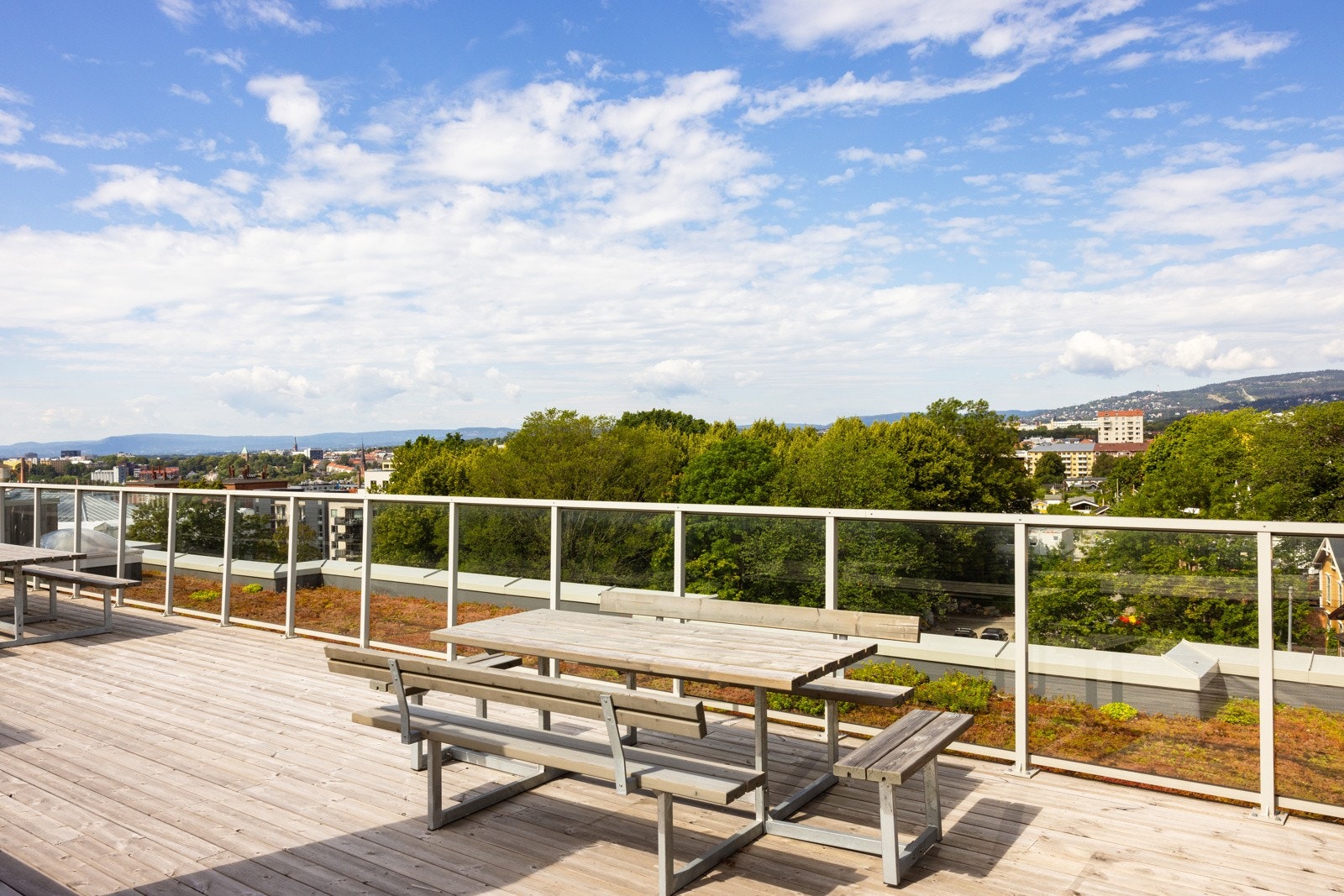 Borettslaget har en felles takterrasse med utmerkede solforhold og fin utsikt. Galleribilde