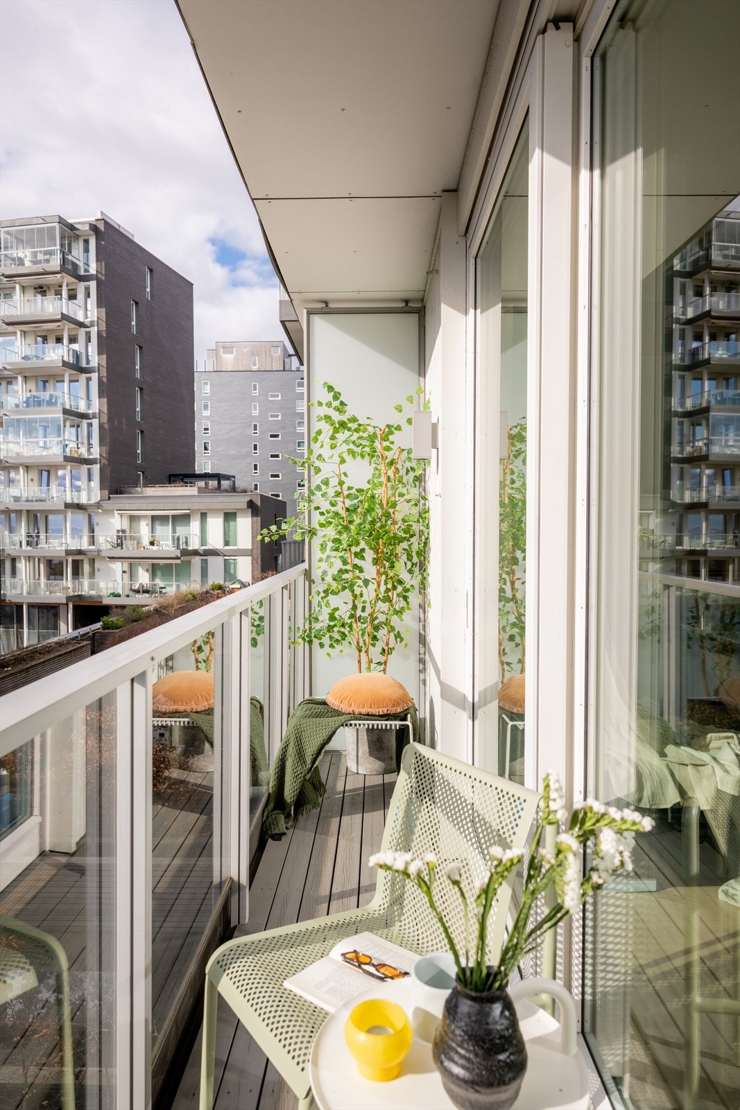 Fra stuen er det utgang til en herlig balkong på 3 kvm! Galleribilde