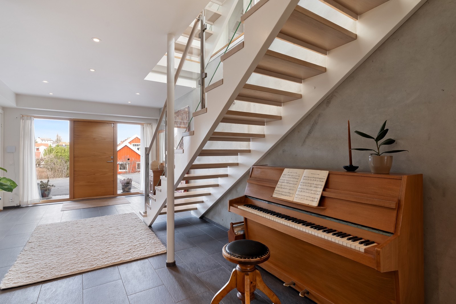 Gulvet er belagt med fliser. Galleribilde