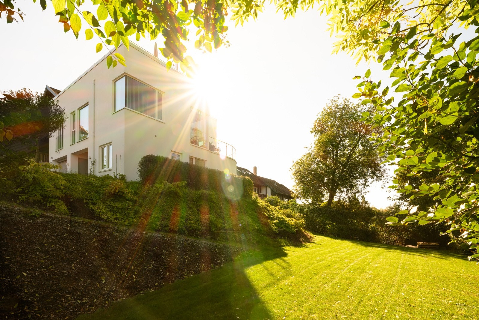 Den store, opparbeidede hagen byr også på rom for frilek og aktivitet for både barn og voksne. Galleribilde