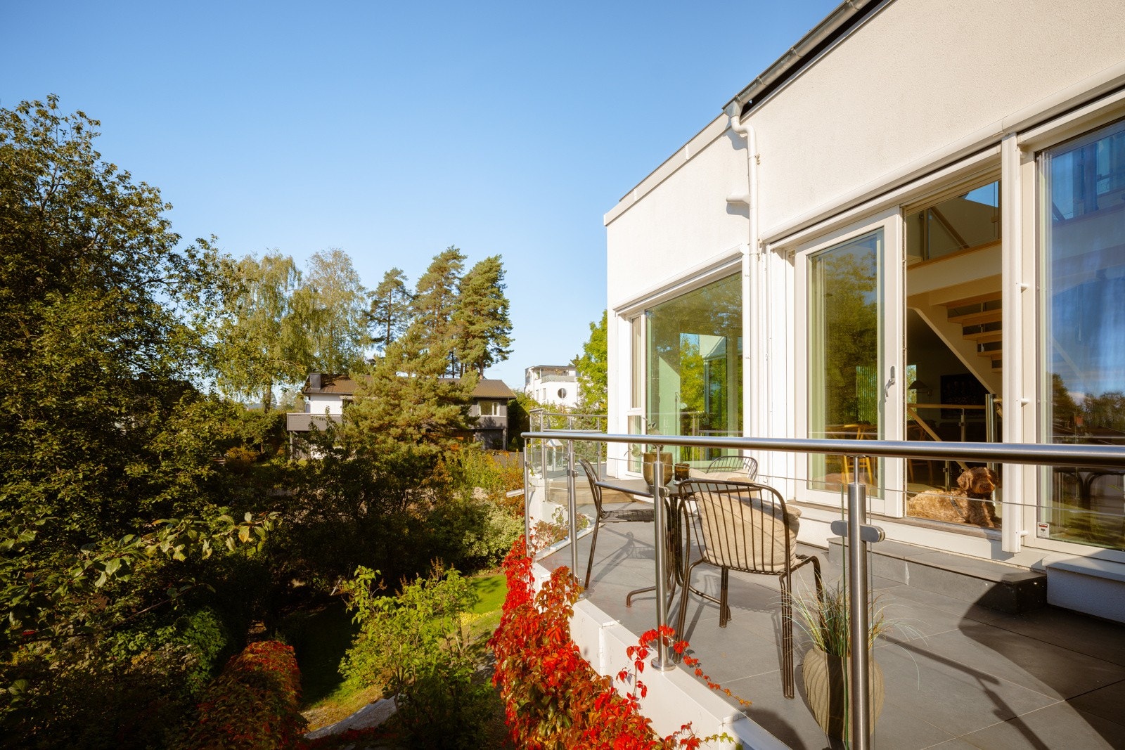 Her kan man nyte en fin utsikt i rolige omgivelser. Galleribilde