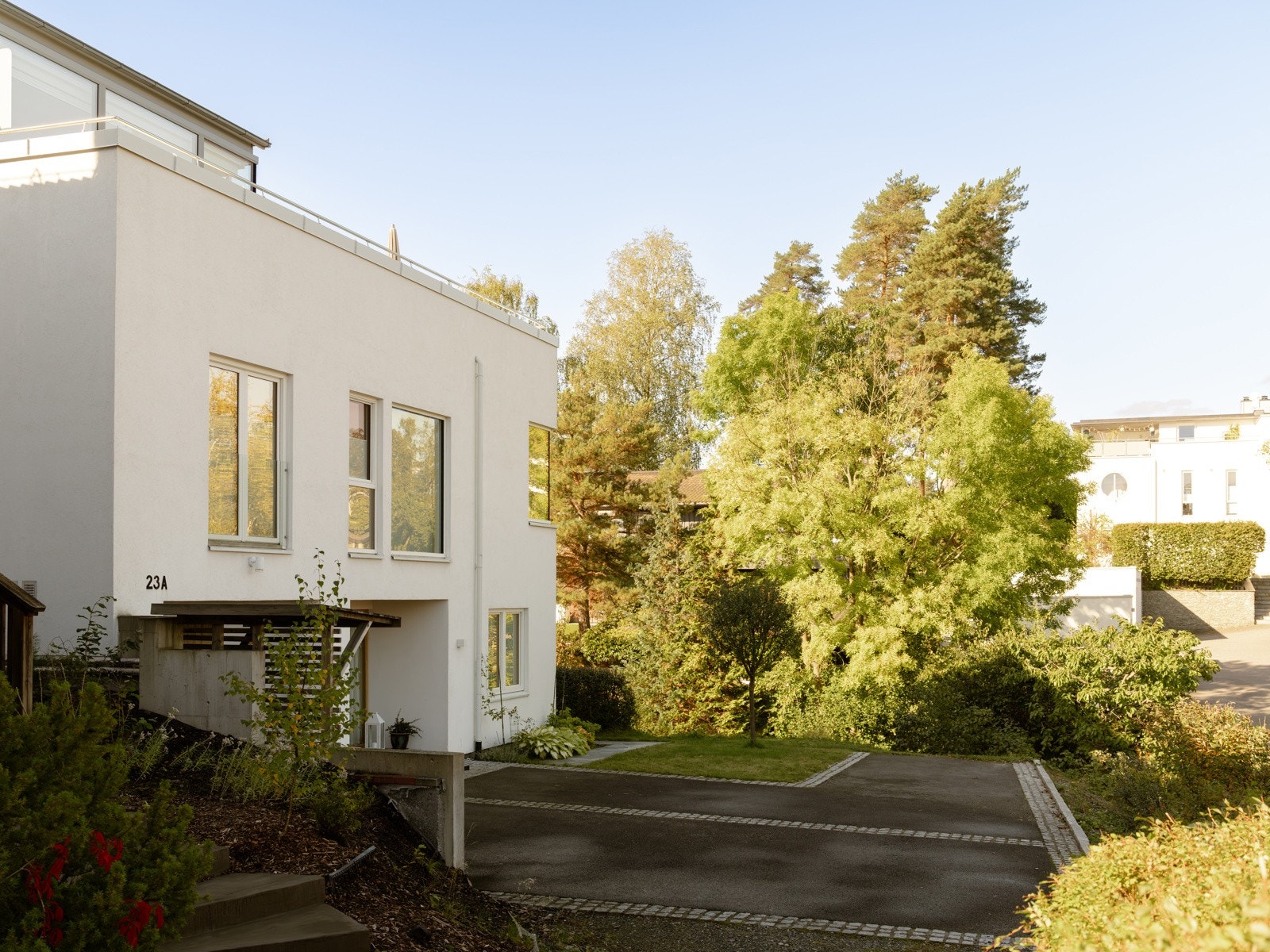 Det ble montert el-billader i garasje i 2022. Galleribilde