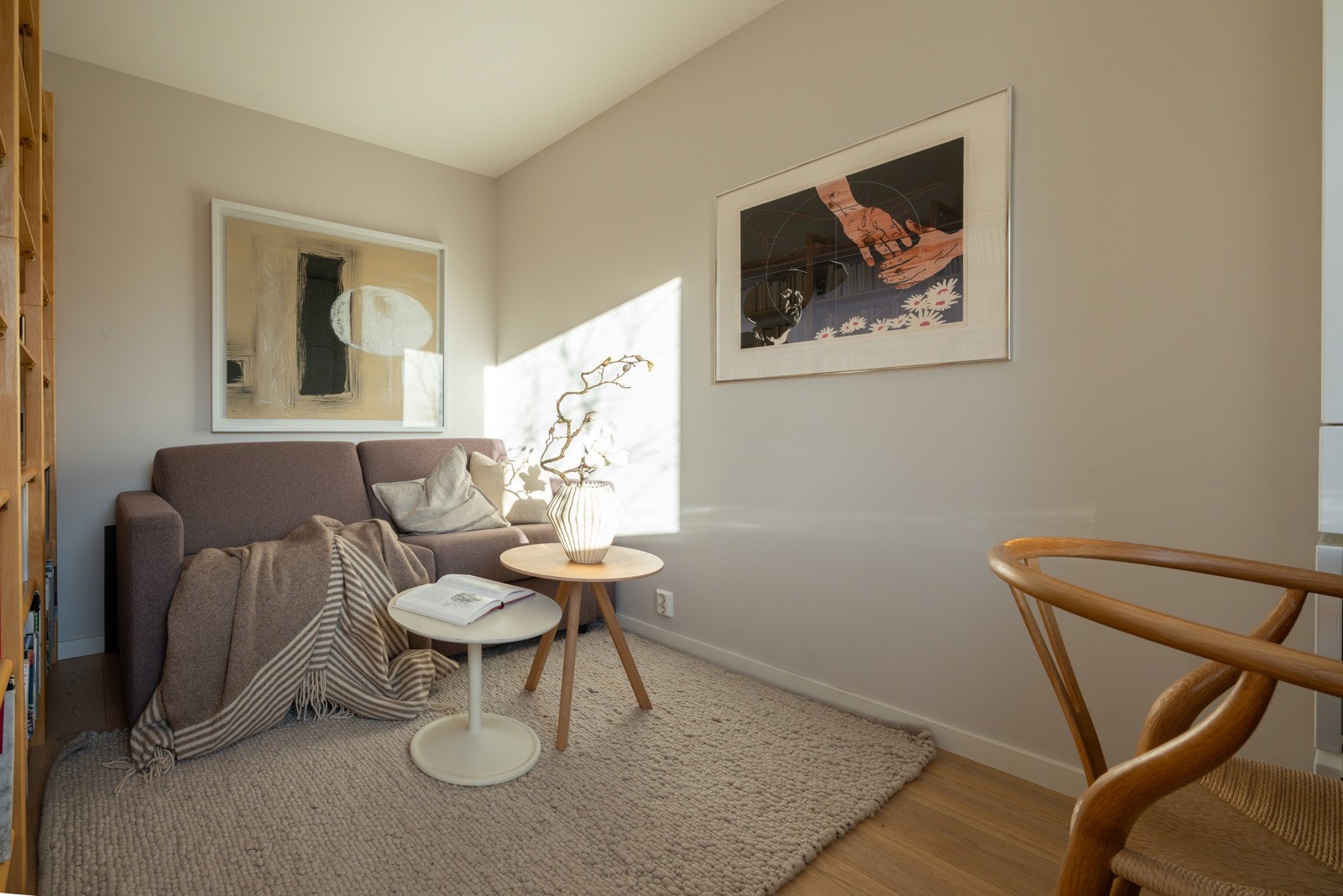 Det andre soverommet i 2.etg egner seg godt som barnerom, gjesterom eller hjemmekontor, avhengig av behov. Galleribilde