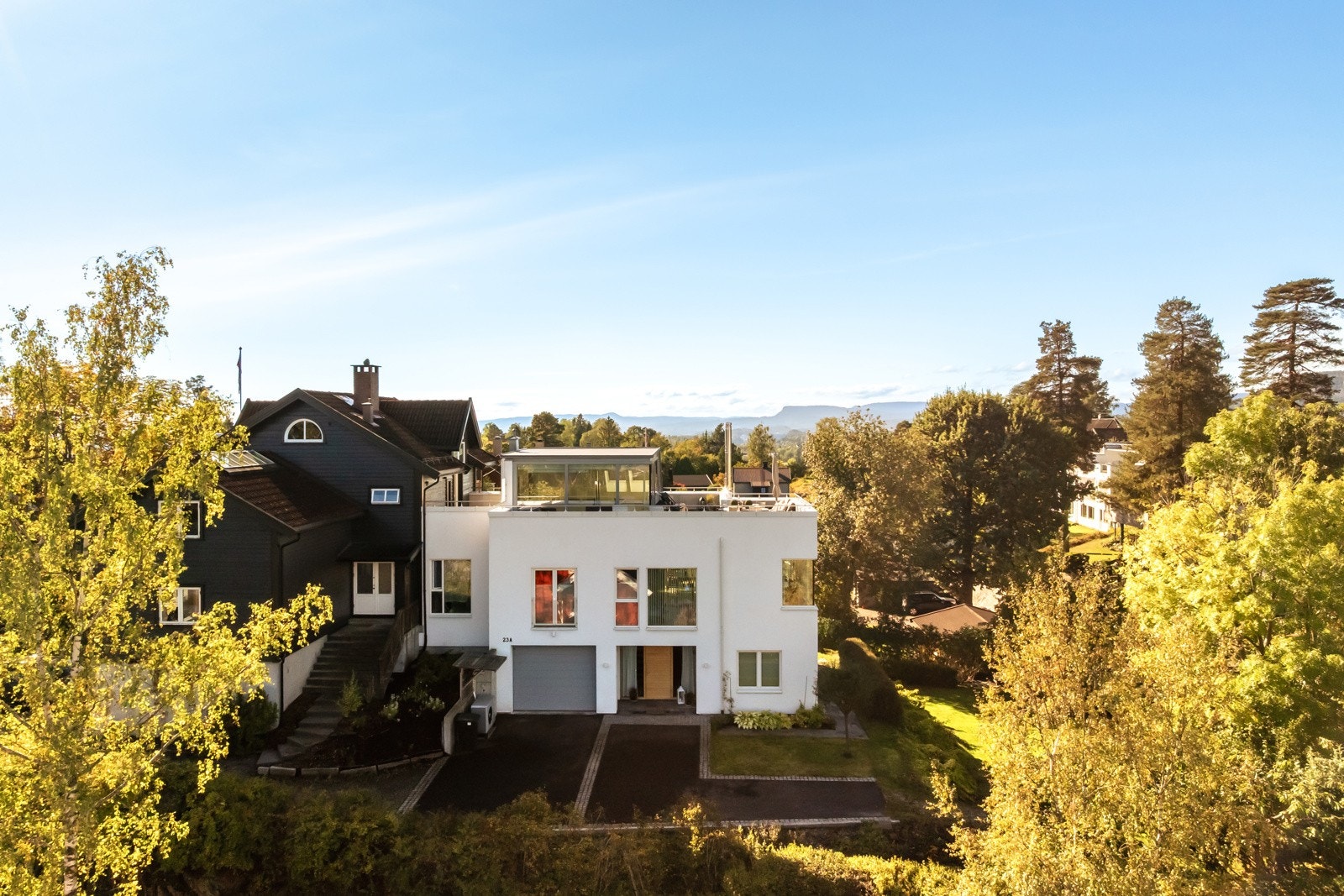 Eiendommen ligger attraktivt til på Grav/Jar, i rolige og grønne omgivelser. Galleribilde