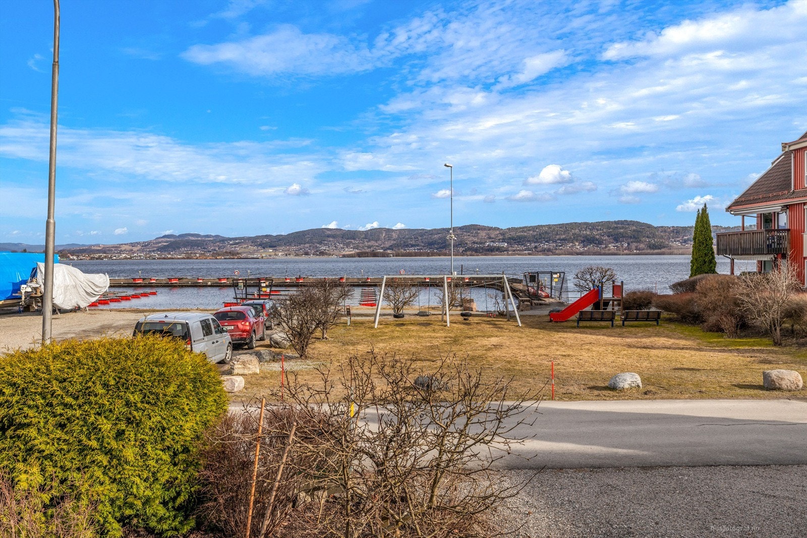 Leiligheten har en fin beliggenhet like ved fjordkanten på Tangen.
Foto: Haiman Askari Galleribilde