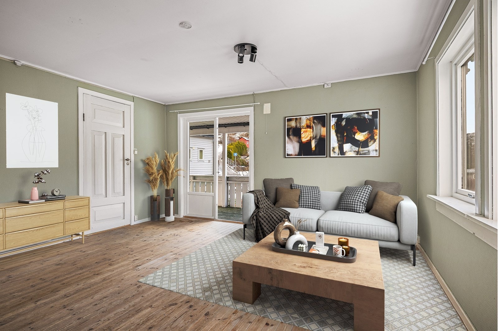 Fra stuen er det utgang til en romslig, overbygget veranda som blir en fin forlengelse av rommet på fine sommerdager. Bildet er møblert med KI. Galleribilde