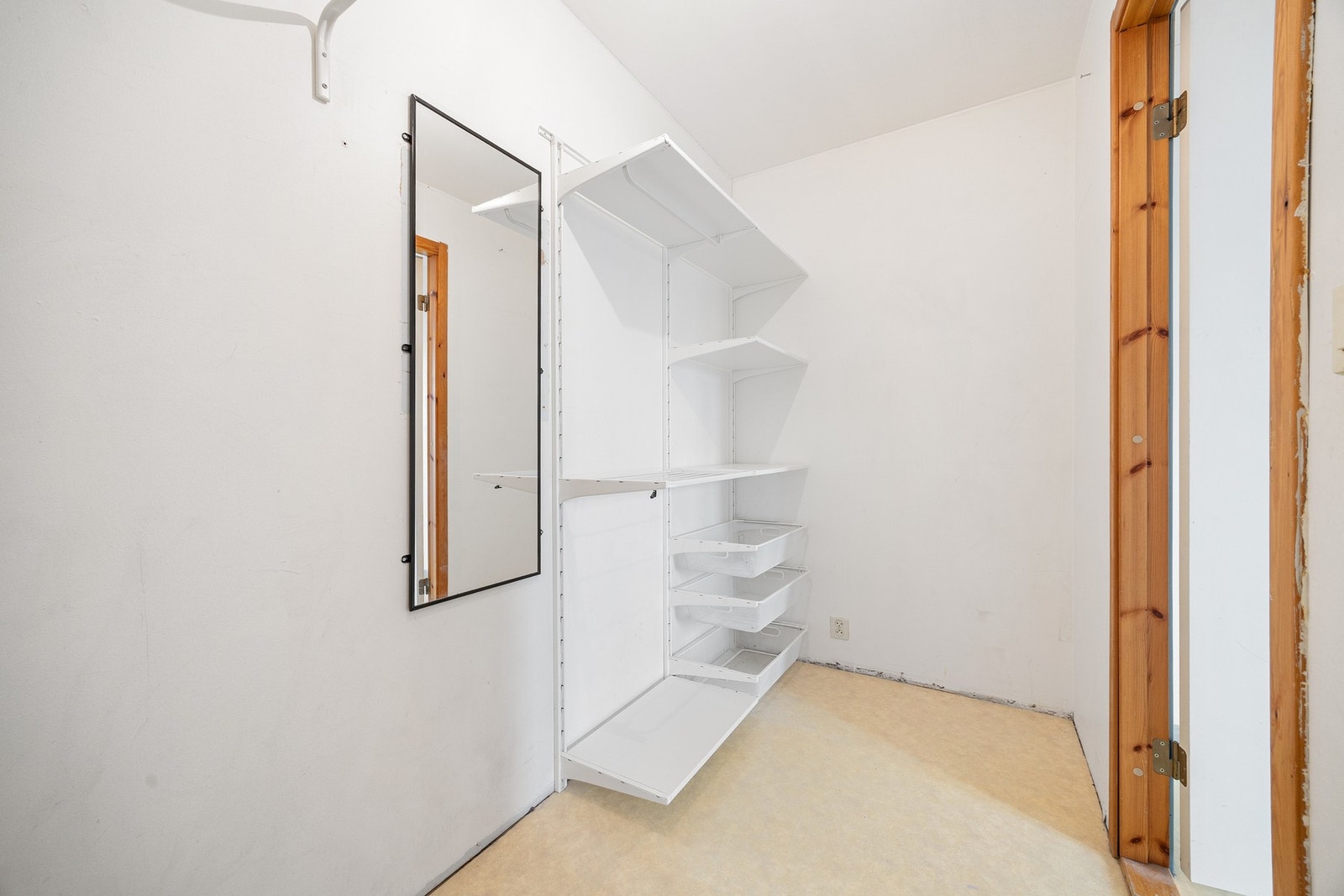 Romslig garderoberom hvor kun fantasien setter grenser. Galleribilde