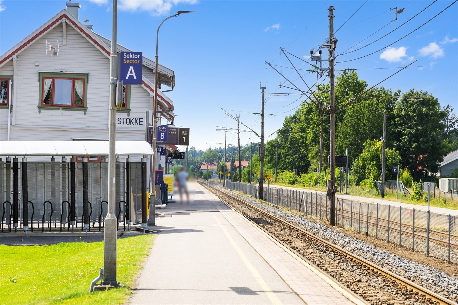 Stokke stasjon ligger innen kort avstand fra boligen og har avganger mot både Oslo og Skien/Porsgrunn - perfekt for pendlere Galleribilde