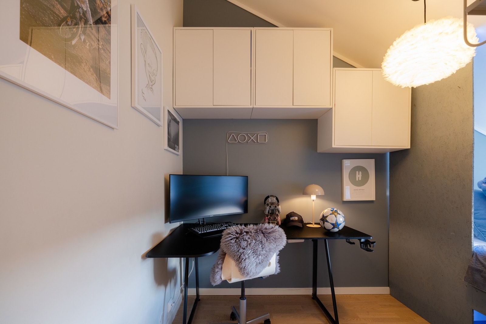 Har du skolebarn, er student eller har du hjemmekontor? Her er det fint å plassere skrivepulten. Galleribilde