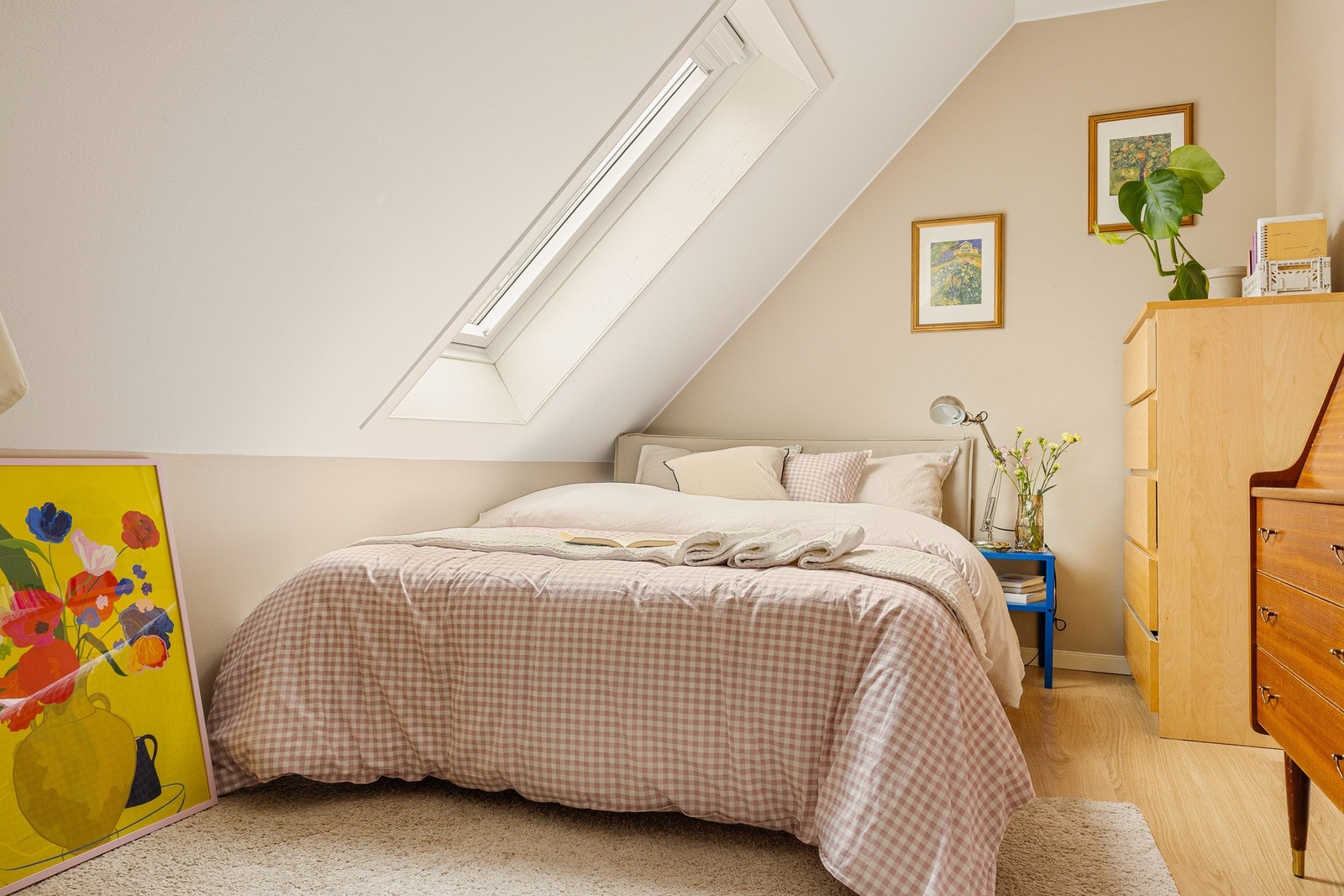 Leiligheten har tre soverom på 6.7, 7.3 og 7.7 kvm. Galleribilde