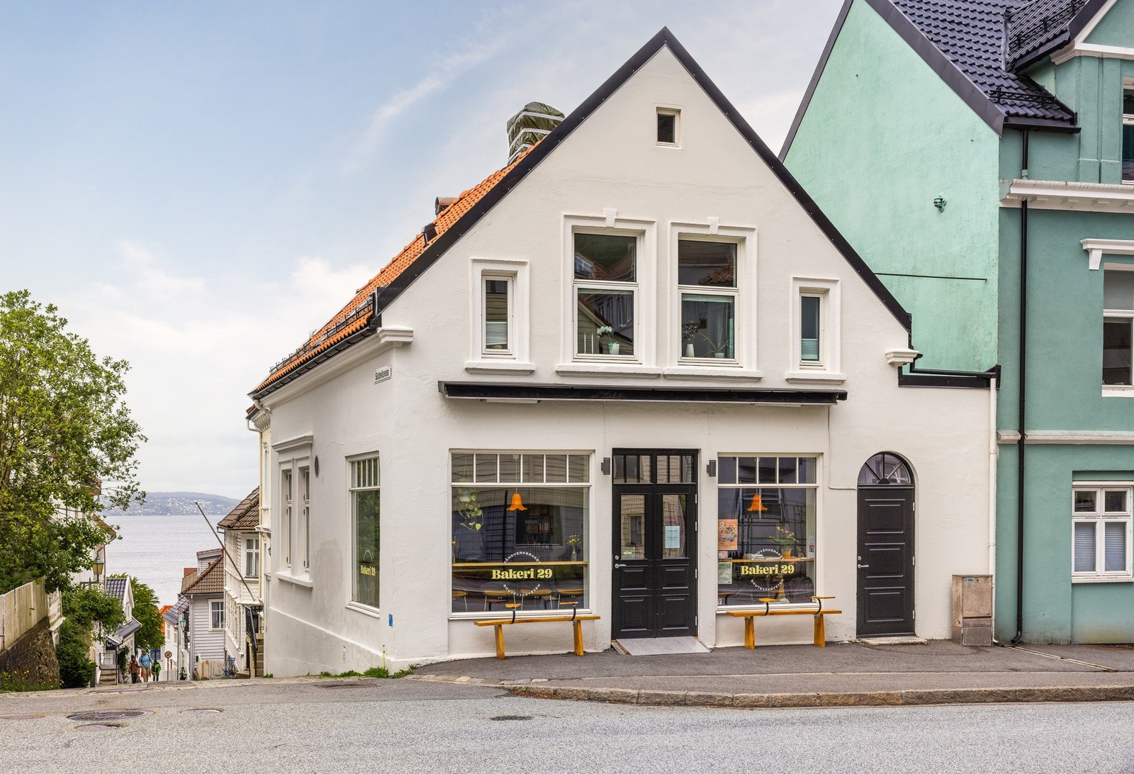 Det er gåavstand til flere bakerier, kaféer og restauranter. Galleribilde
