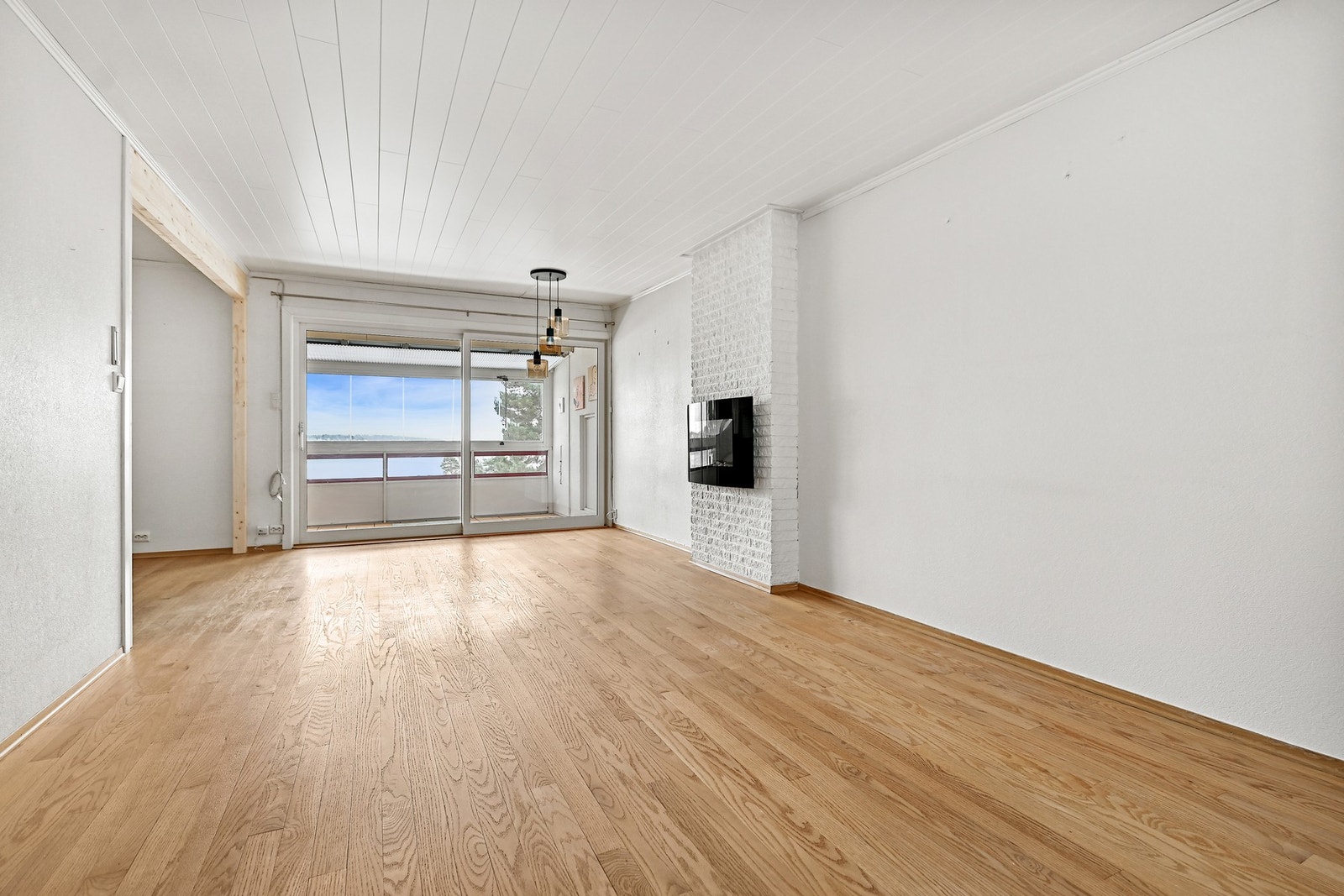 Lys og romslig 3-roms leilighet med attraktiv beliggenhet nær sjøen. Galleribilde