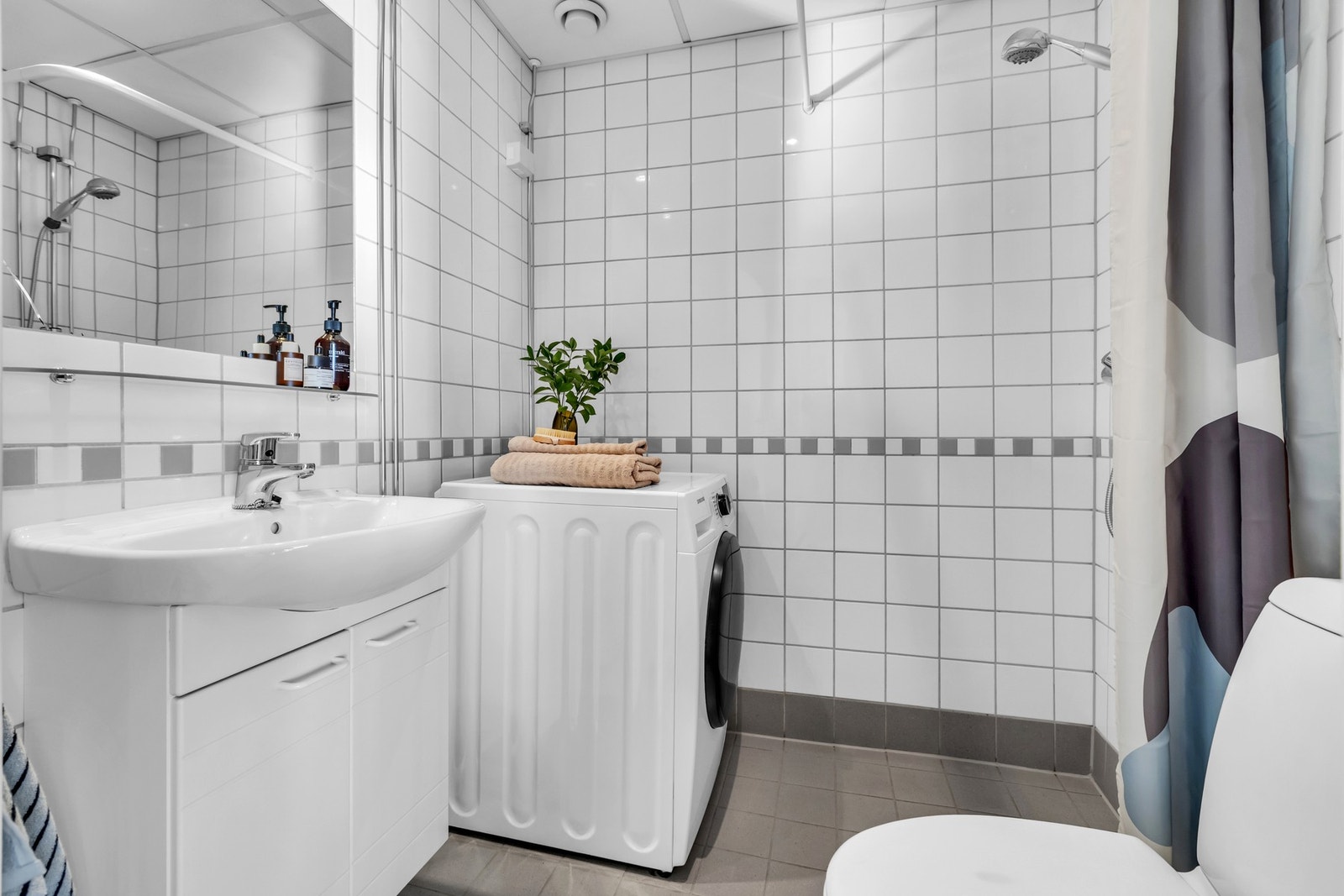 Flislagt bad med varmekabler i gulv. Galleribilde