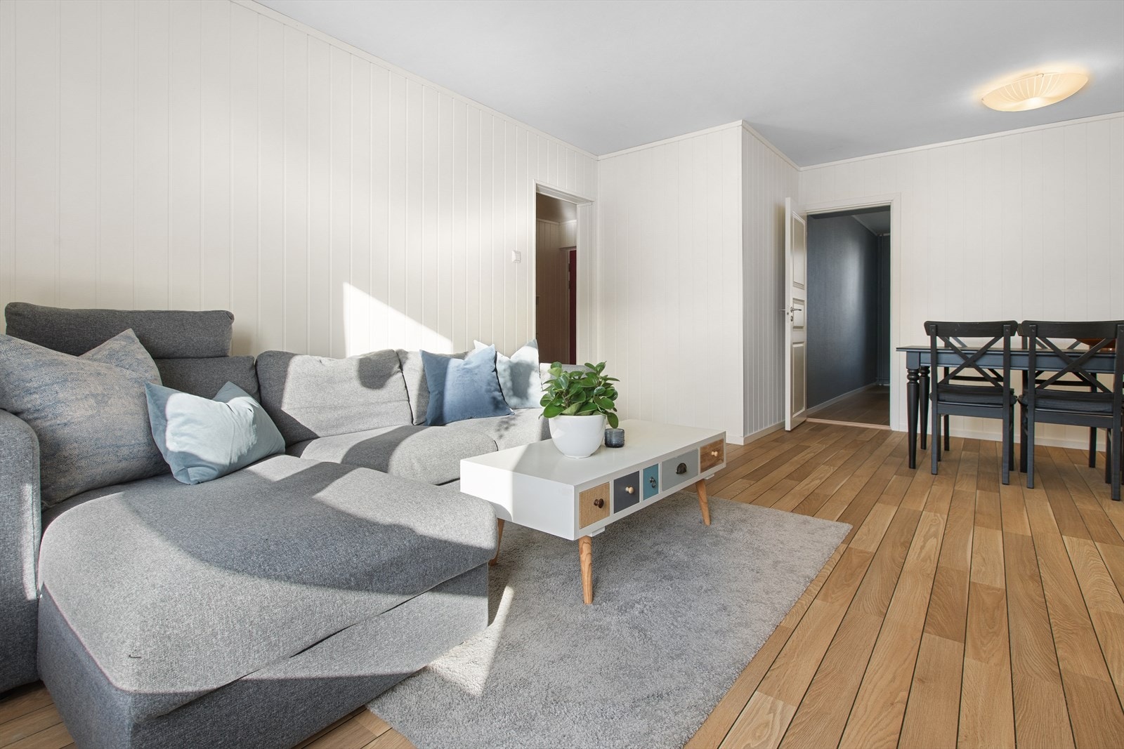 God plass til både sofagruppe og spisebord. Galleribilde