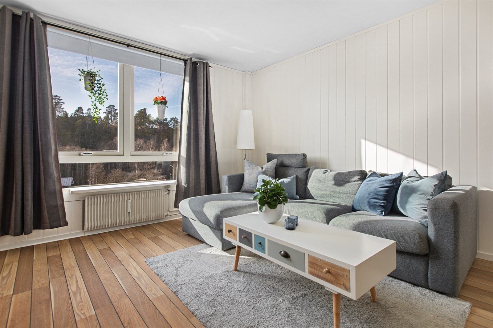Leiligheten har fjernvarme via radiatorer - inkludert i felleskostnadene. Galleribilde