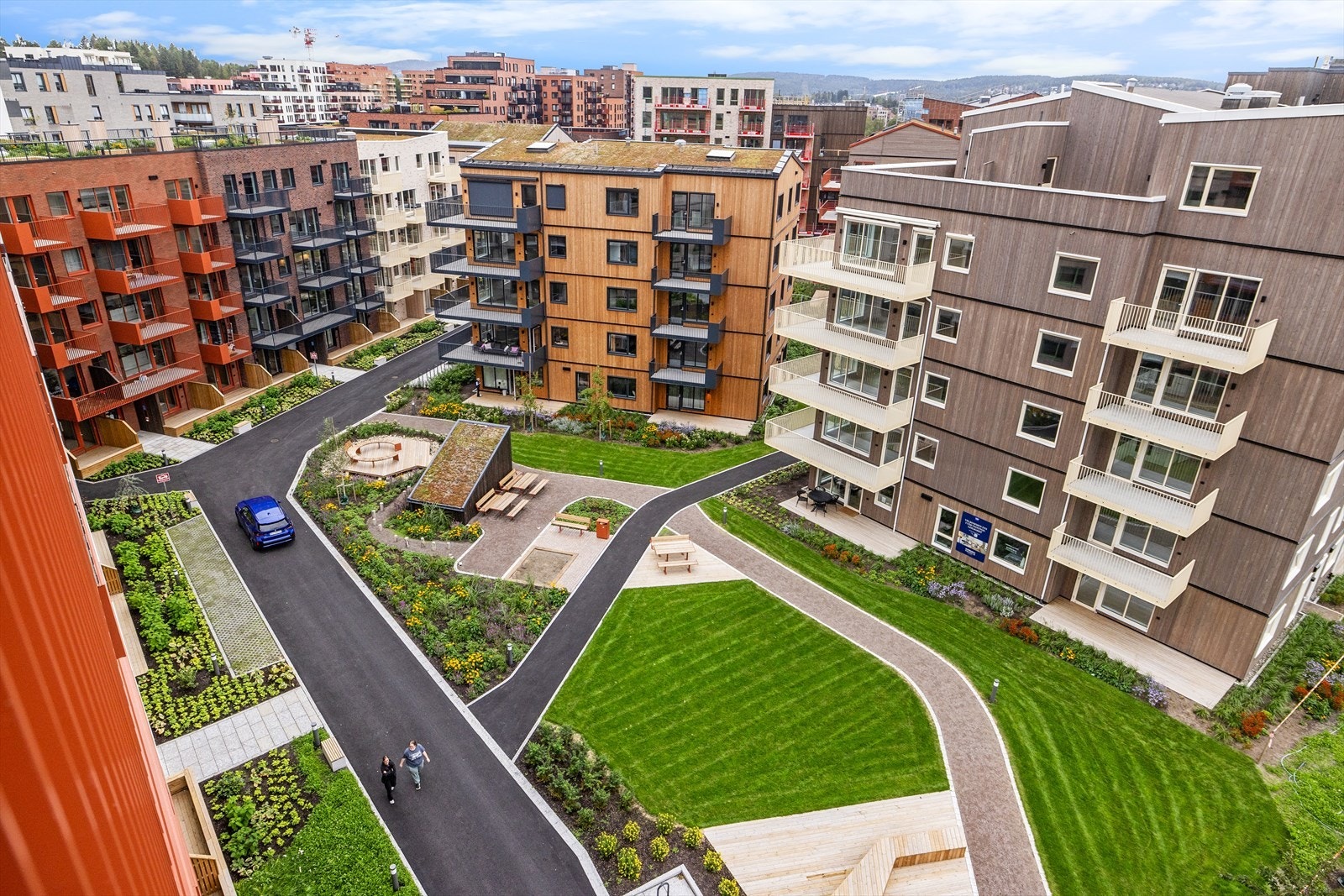 - Utsikt ned til hyggelige fellesarealer til boligprosjektet Skårerløkka PREMIUM. Beboerne i sameiet får tilgang til fasiliteter som en unik takterrasse med utsikt, gjesteleilighet, sykkelverksted, selskapslokale og hobbyrom - Galleribilde