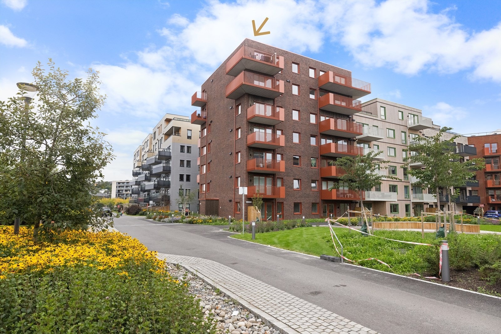 - Leiligheten har en unik intern beliggenhet med topp- og hjørneplassering - Galleribilde