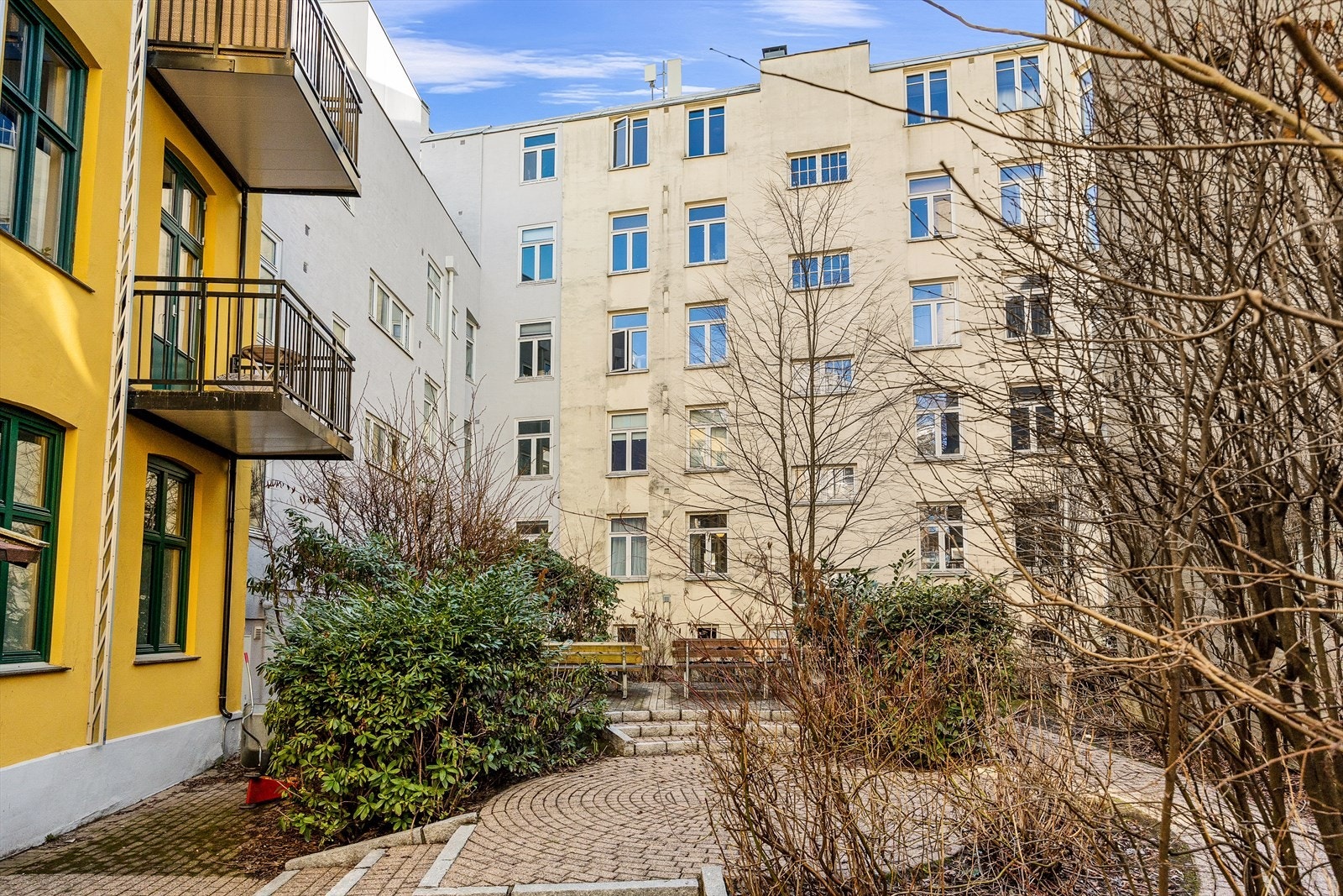 Hyggelig bakgård som kan benyttes av beboerene Galleribilde