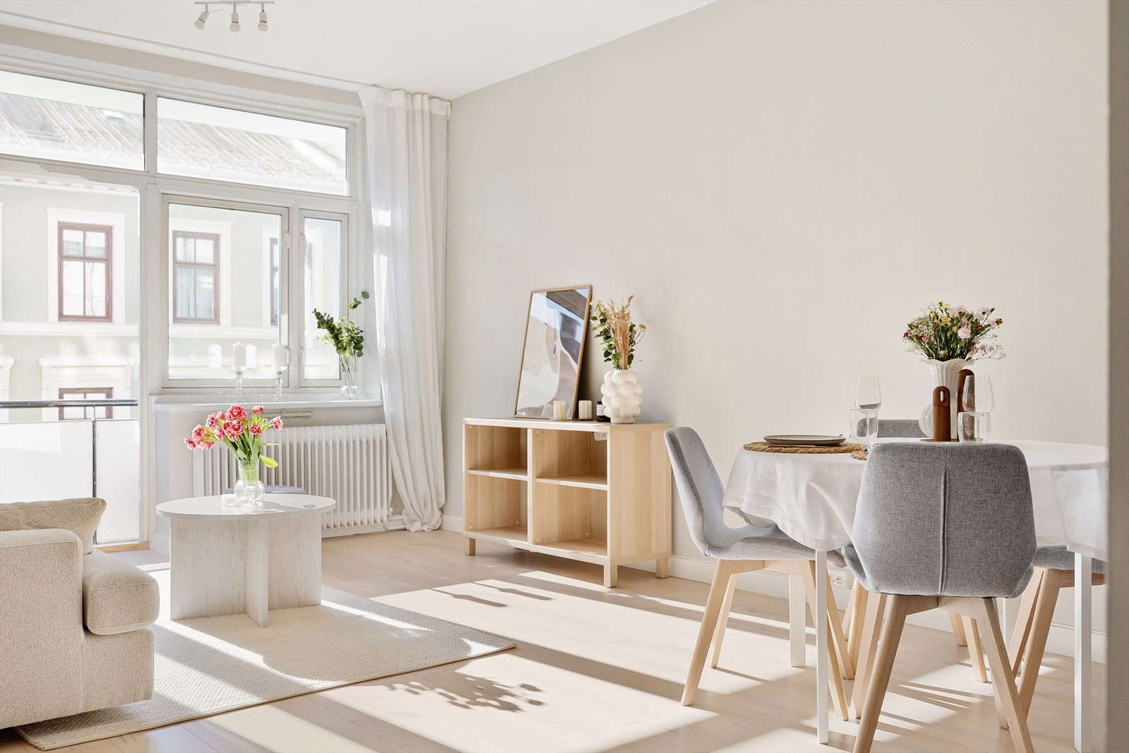 Radiator er gjennomgående oppvarmingskilde i boligen Galleribilde