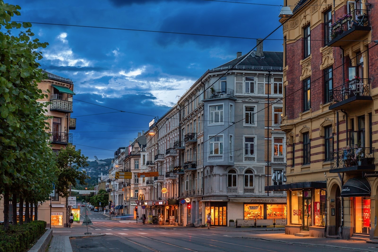 Bogstadveien/Hegdehaugsveien som regnes blant Oslos beste handlegater ligger kun ett minutt unna, med et stort utvalg av forretninger og fasiliteter. Galleribilde