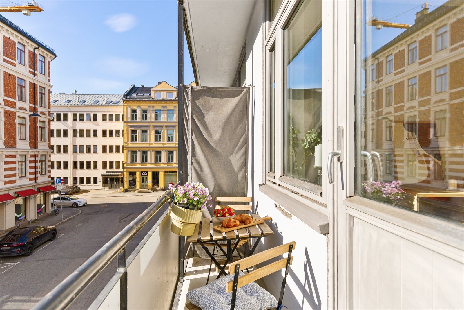 Dette er en innbydende 3-roms leilighet beliggende i byggets 3. etasje. Leiligheten ligger urbant til på Homansbyen med enkel adkomst til det meste av bymessige fasiliteter. Galleribilde
