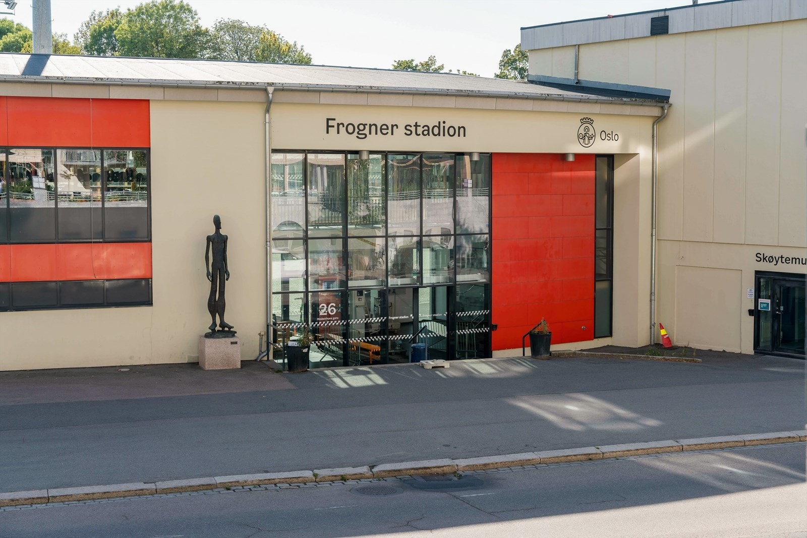 Med Frogner Stadion like over veien fra leilighetsbygget, har du gode aktivitetsmuligheter sommer som vinter. Galleribilde
