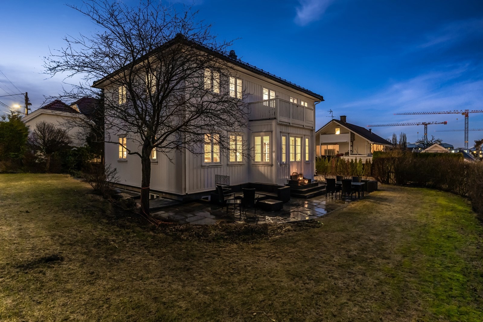 Boligen ligger i et skjermet og flott boligstrøk. Perfekt for barnefamilier Galleribilde