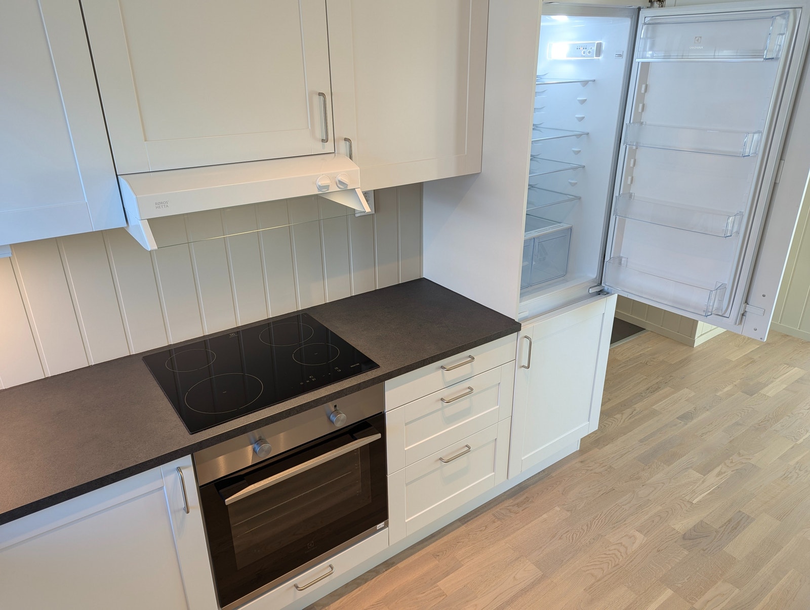 Kjøkkenventilator tilknyttet balansert ventilasjonsanlegg. Komfyrvakt Galleribilde