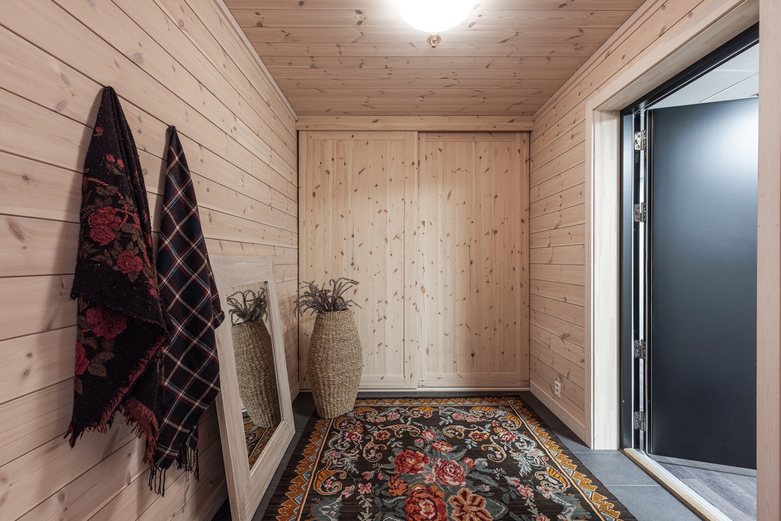 Stor hall med god oppbevaringsplass! Galleribilde
