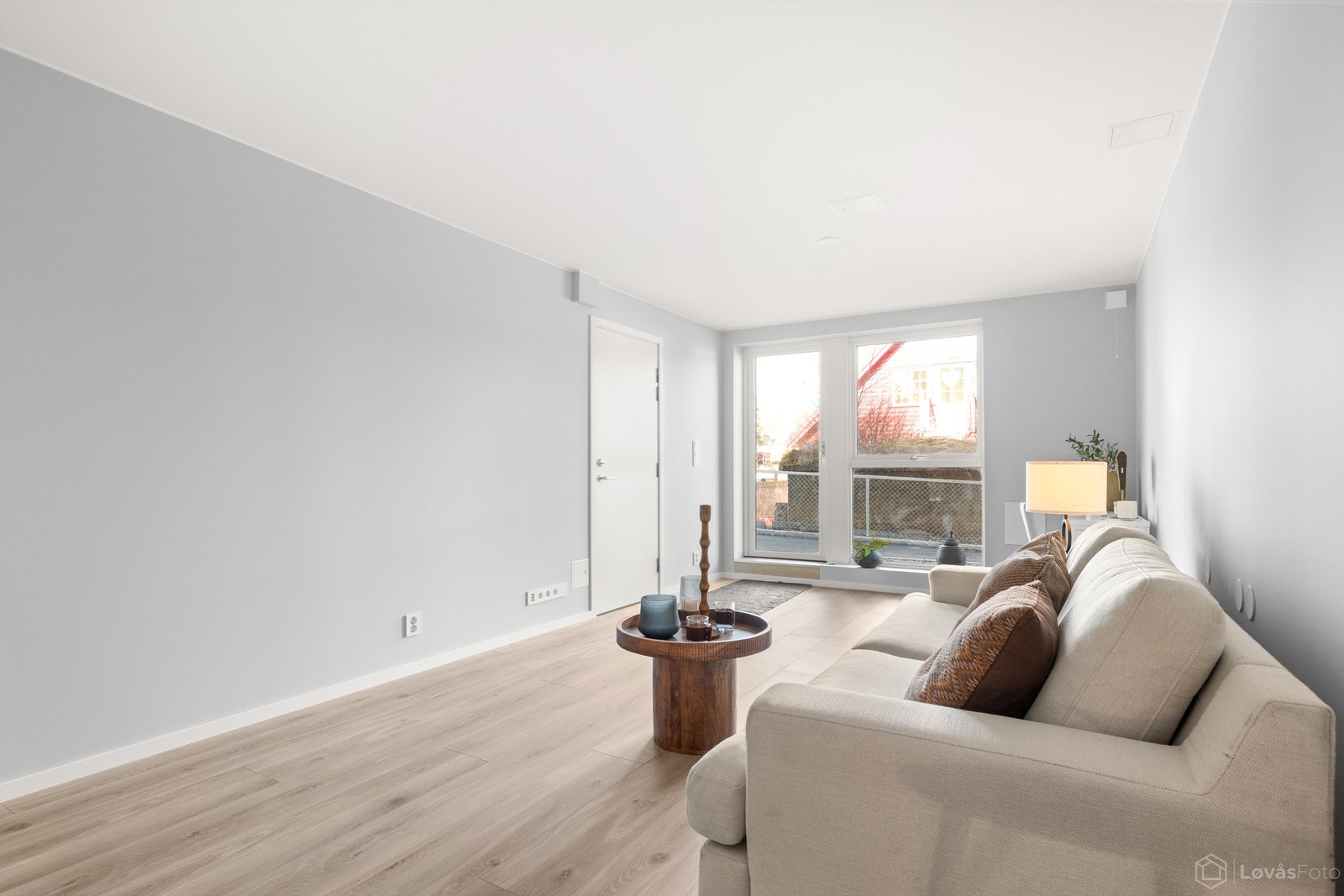 Stue 1 med egen inngang. Klargjort for montering av hybelkjøkken Galleribilde