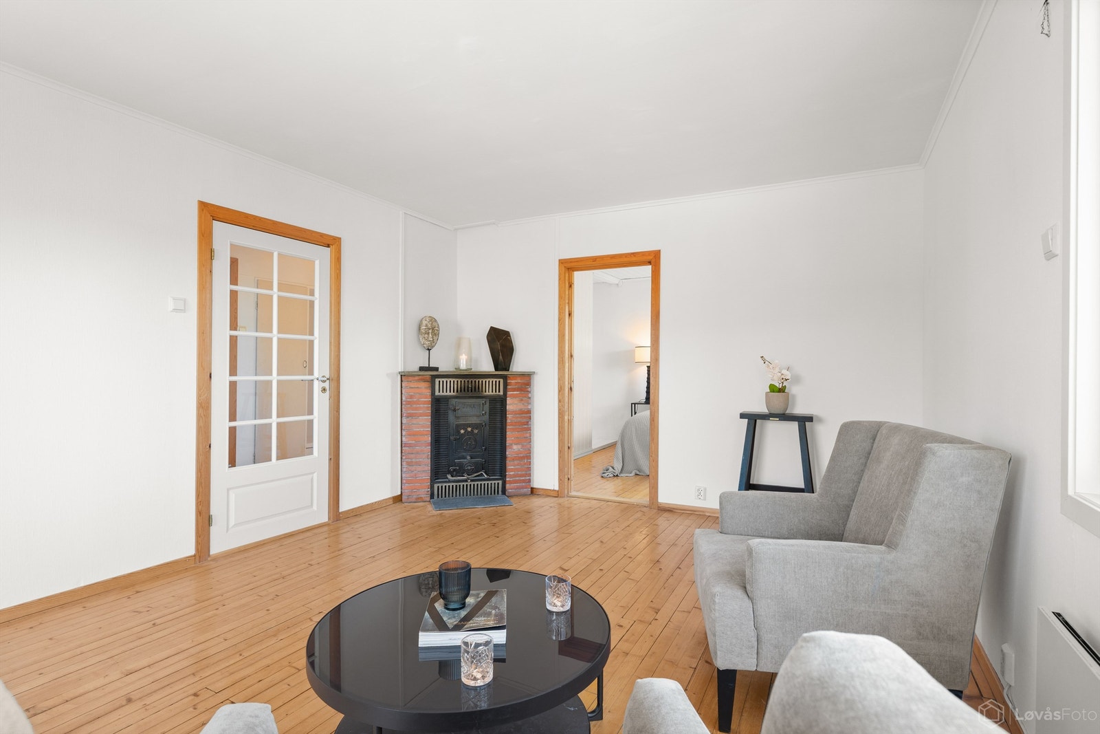 Stue/spisestue med vedkamin Galleribilde