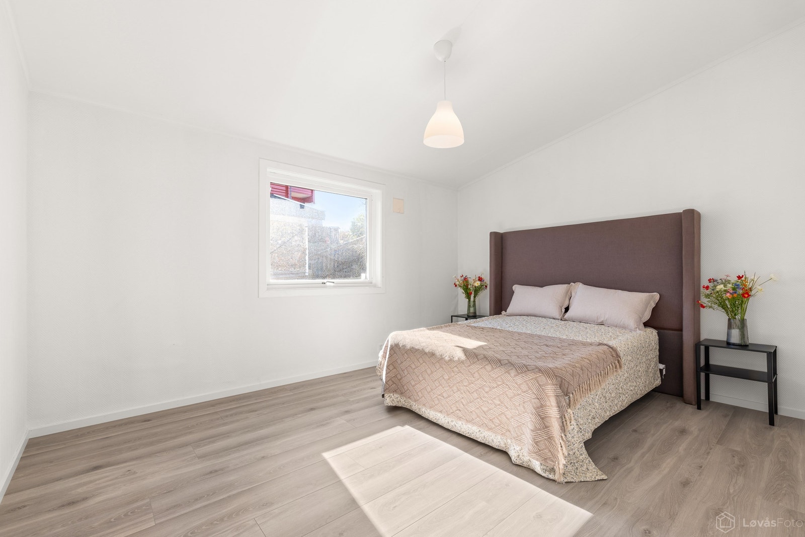 Soverom med 1-stavs laminatgulv i 2026 (1. etasje har totalt 3 soverom) Galleribilde