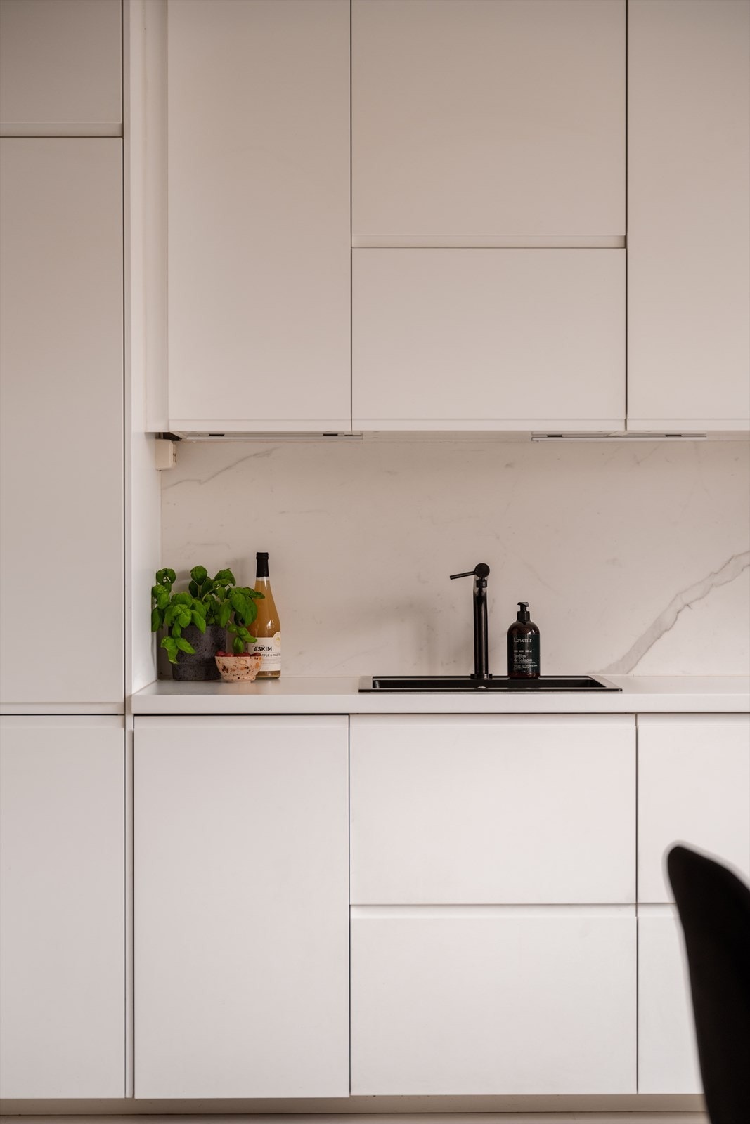 Oppvarming via radiatorer tilknyttet felles varmeanlegg. Galleribilde