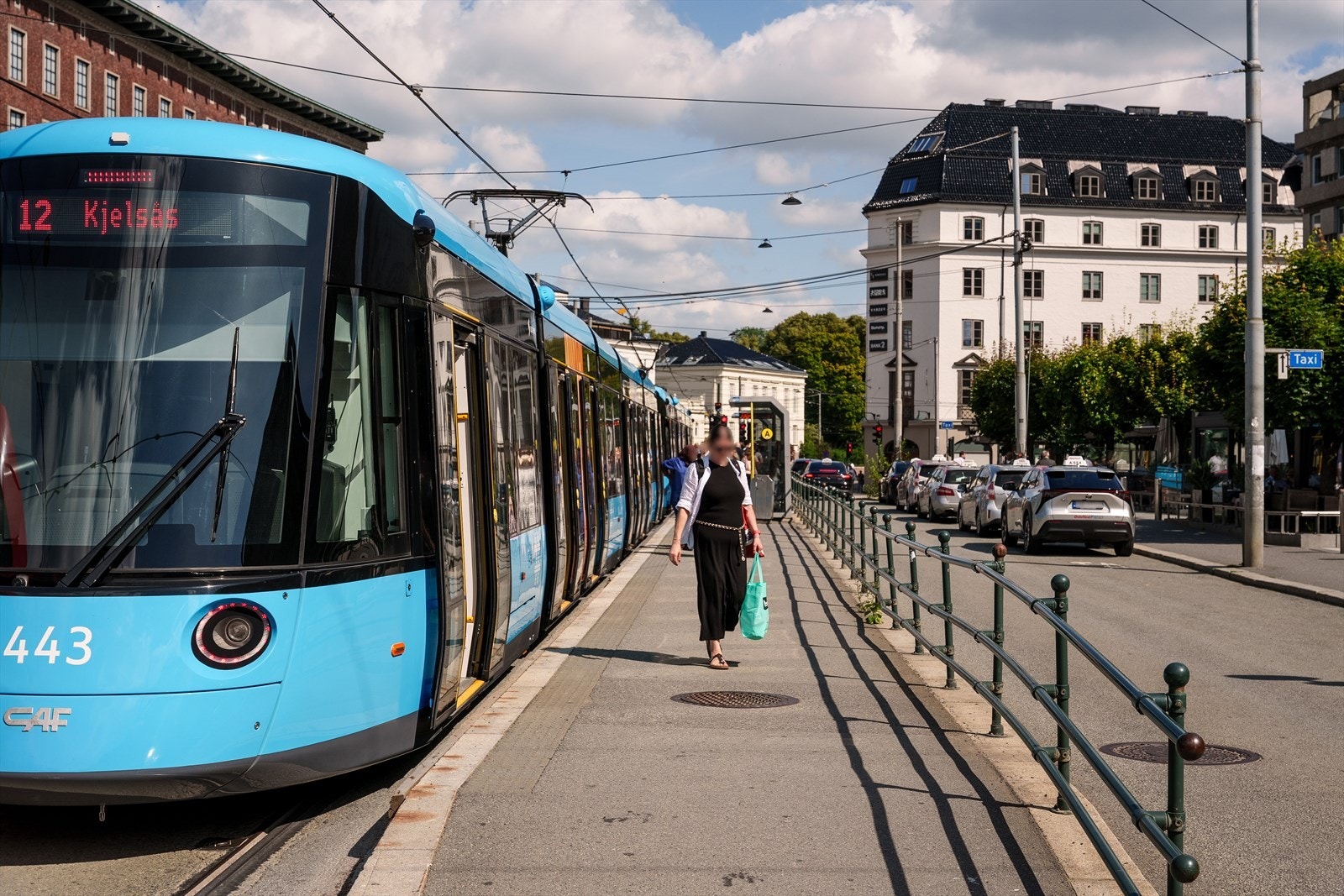 Bilde av Solli trikkeholdeplass. Her har du kort nærhet til det meste Oslo har å by på - det være seg gjennom kollektivtransport eller hyggelige gåturer i flere retninger. Galleribilde