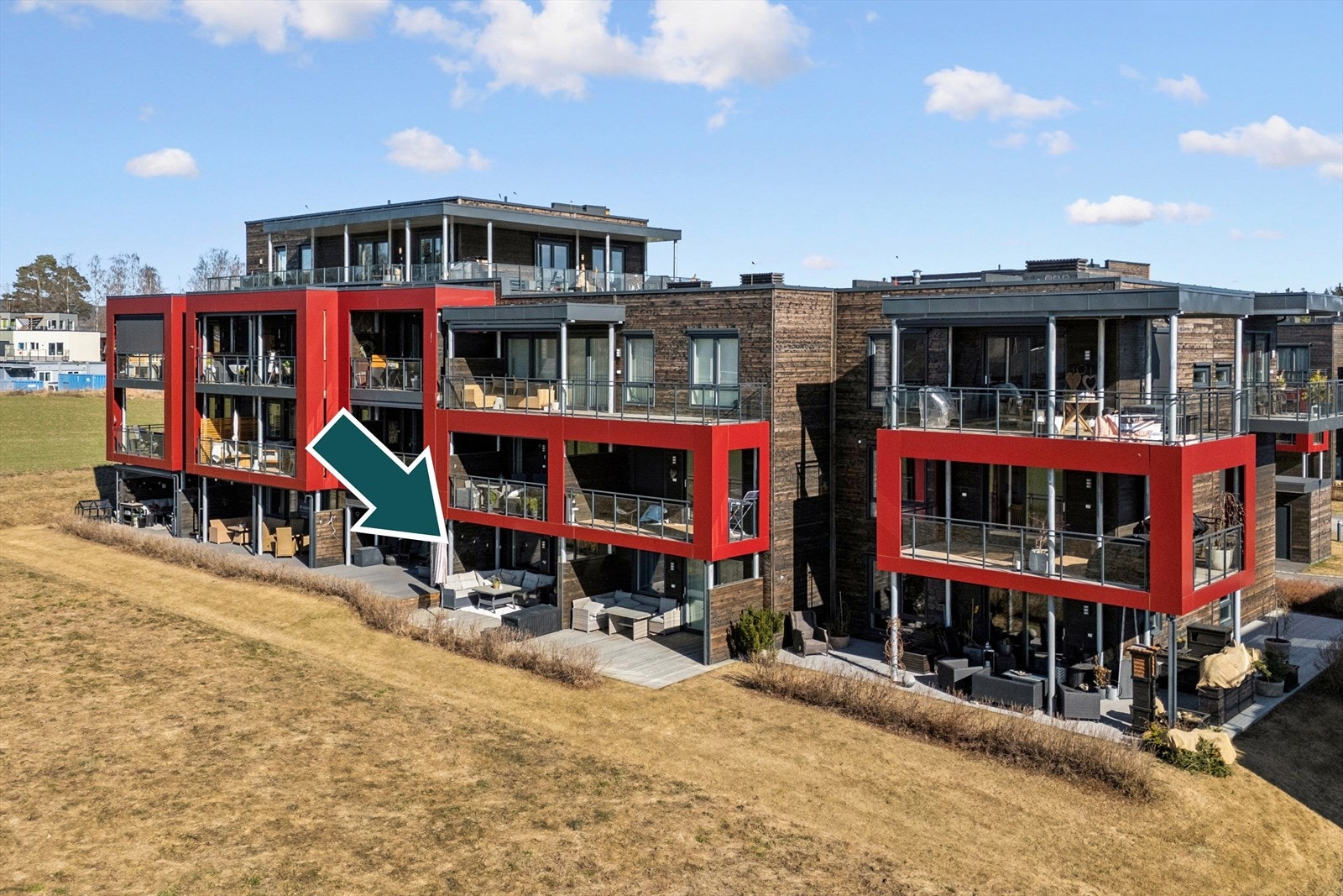 Beliggende i et nyere boligfelt med flotte grøntområder og kort vei til Hamar sentrum. Galleribilde