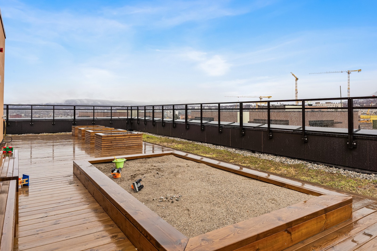 Sandkasse til barna Galleribilde