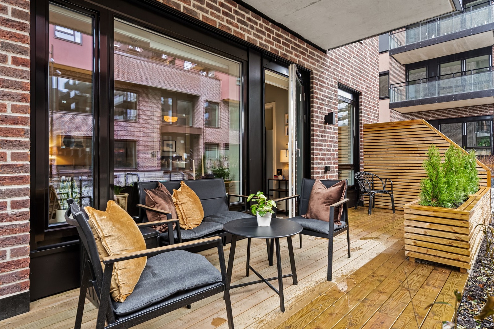 Fra stuen har du utgang til en herlig terrasse på hele 13 m² Galleribilde