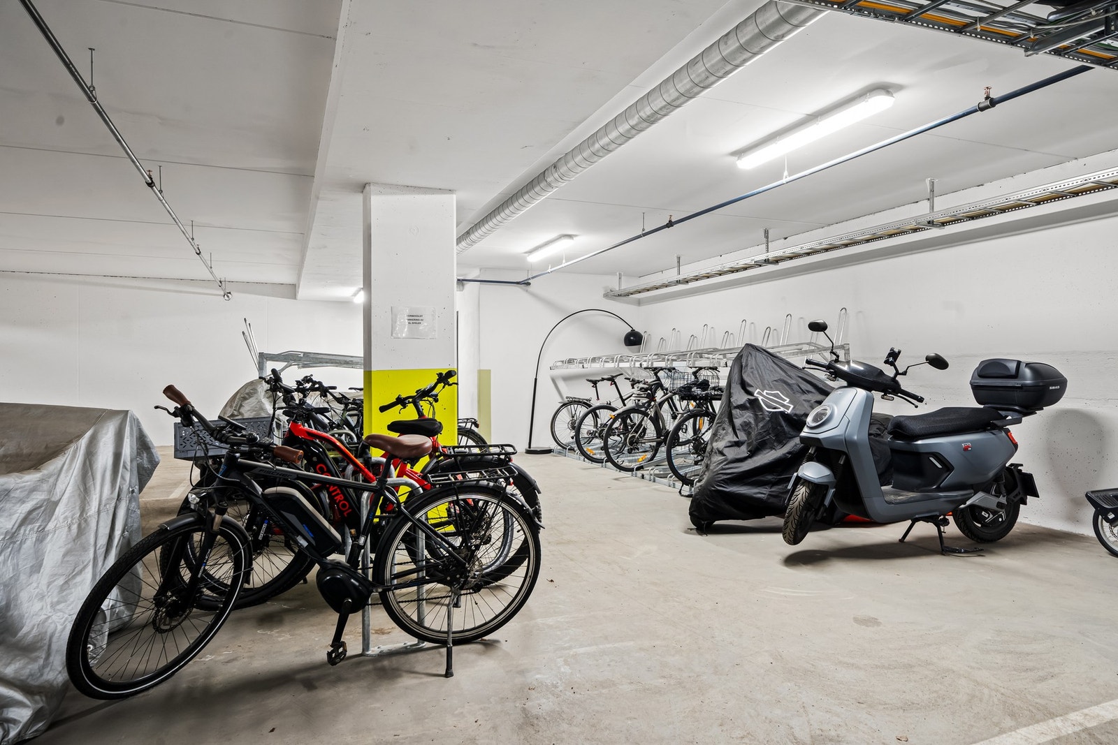 Som beboer har du sykkelparkering og tilgang til sykkelverksted og smørebod Galleribilde