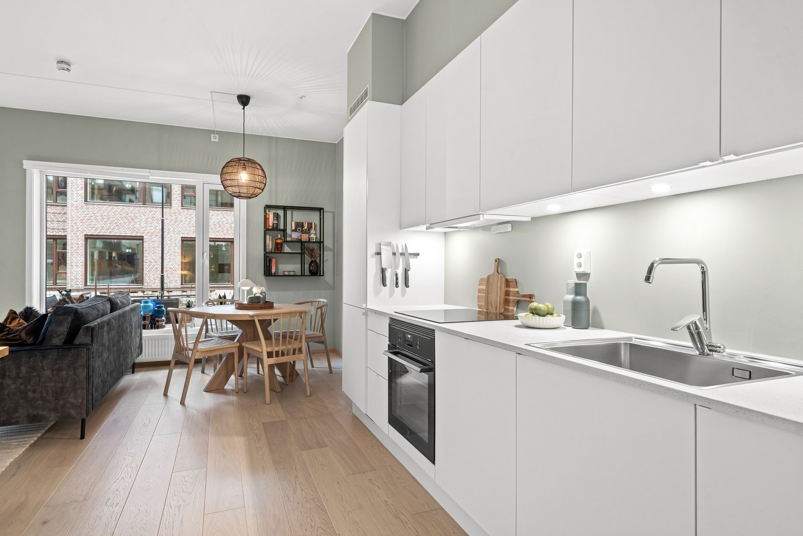 Boligen har balansert ventilasjon og kjøkkenavtrekk ut i kanal som bidrar til et godt inneklima Galleribilde