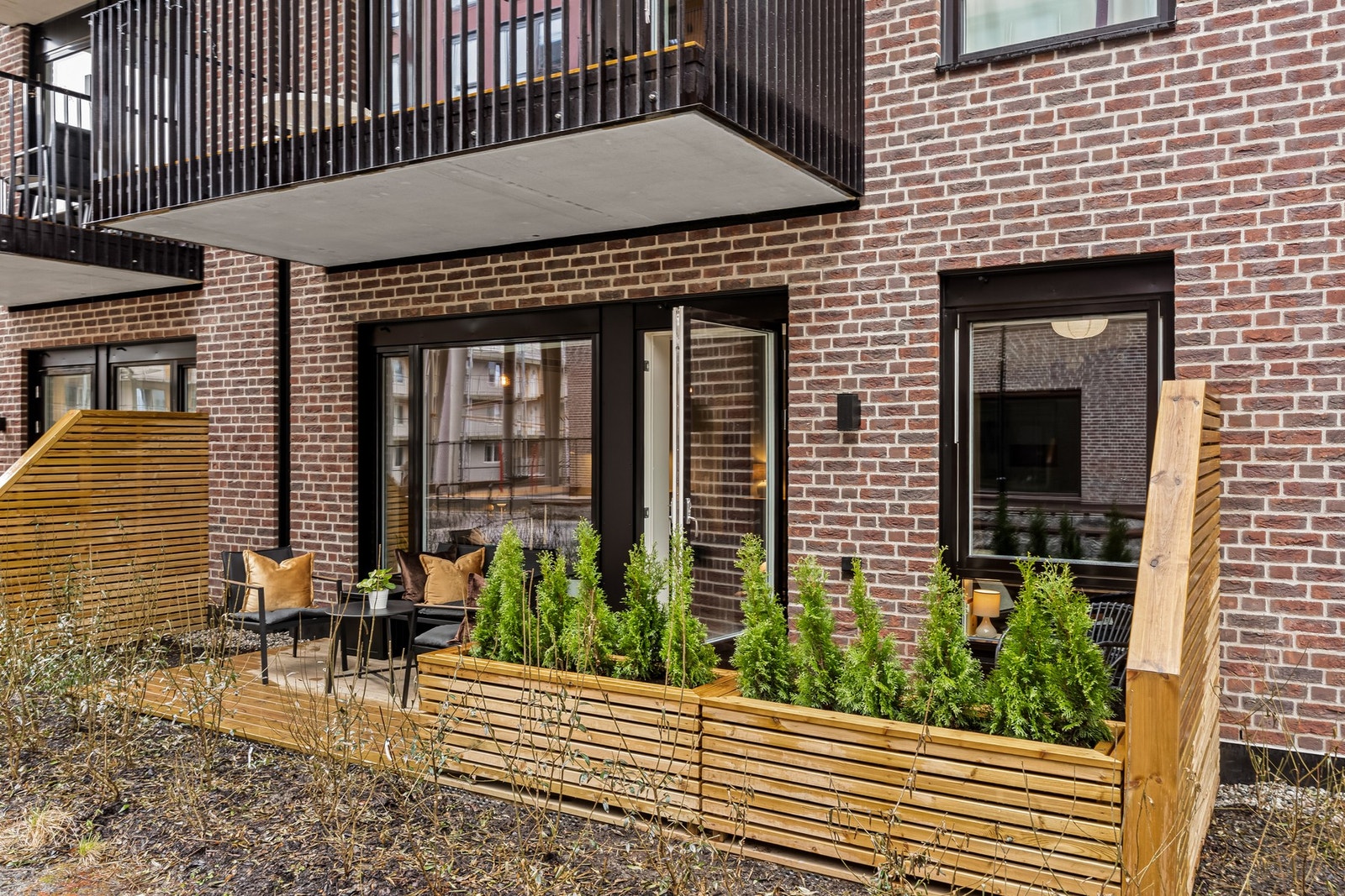 Utebelysning og stikkontakt, perfekt for terrassevarmer og lune kvelder ute Galleribilde