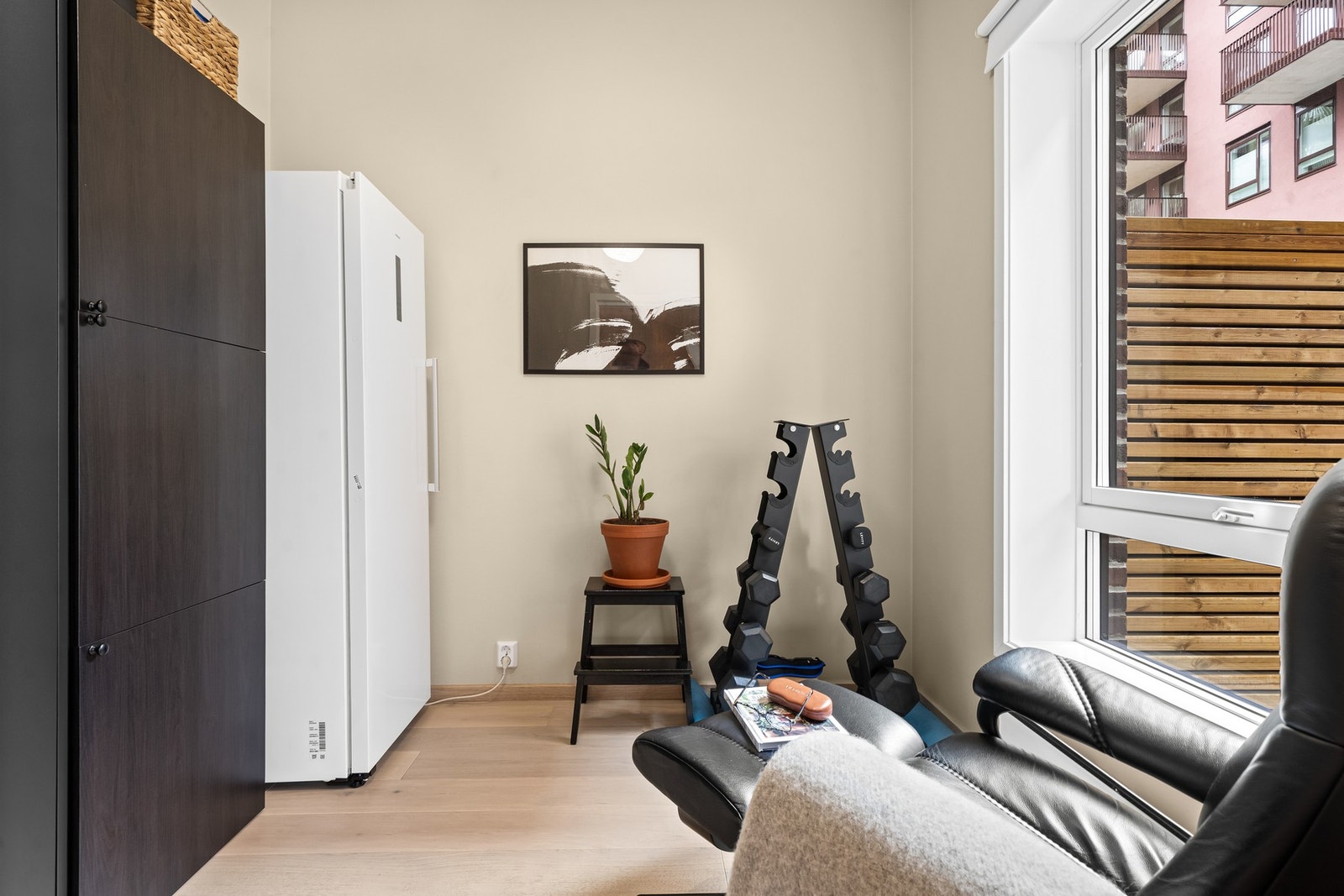 Soverom 2 passer utmerket som barnerom, hjemmekontor, gjesterom eller til ekstra lagring Galleribilde