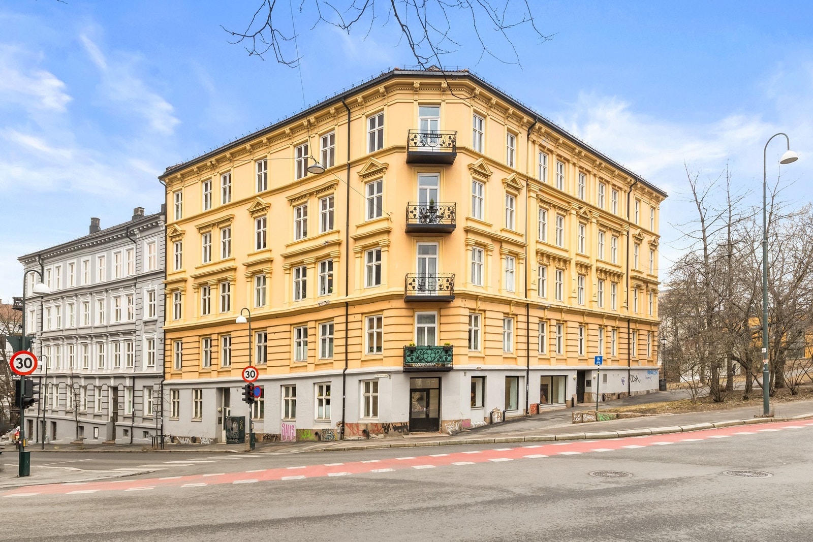 Leiligheten ligger usjenert til i byggets 4. etasje. Galleribilde