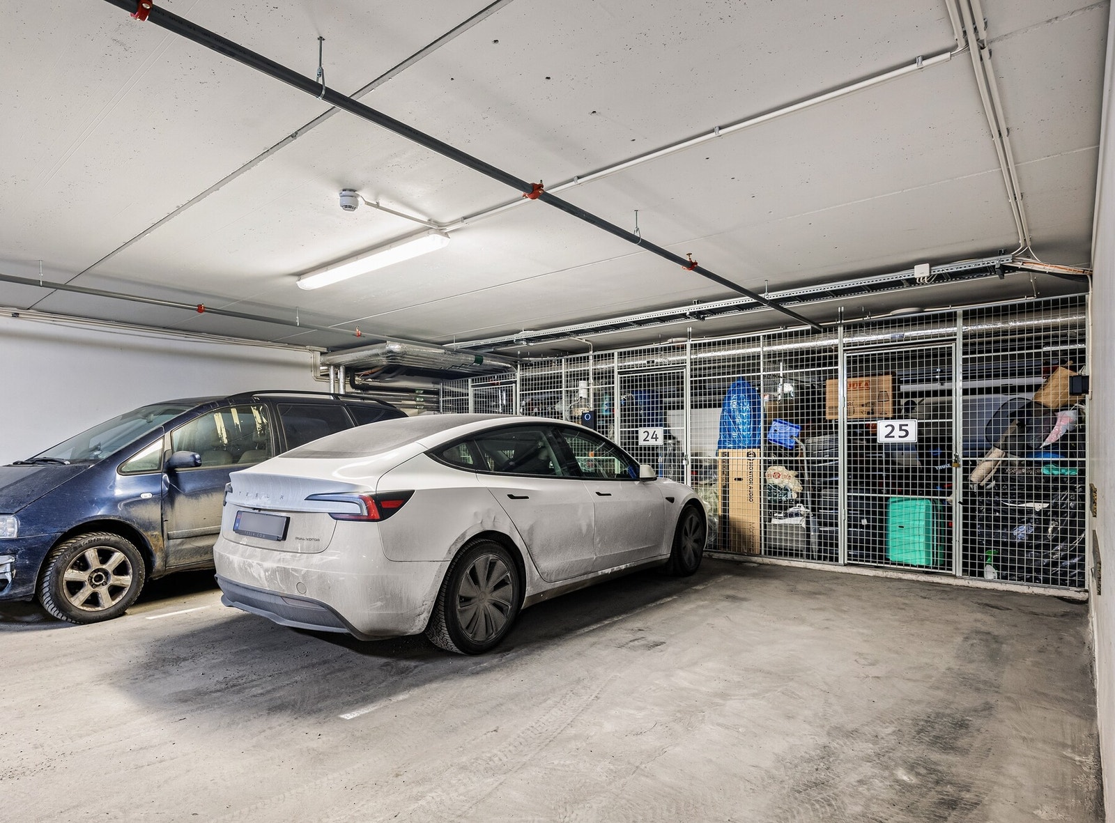 Det medfølger garasjeplass med el-lader. Det er også gjeste- og gateparkering rett ved Galleribilde