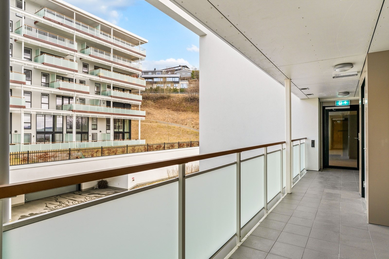 Leiligheten ligger fint til i blokkens 2. etasje med adkomst via heis. Galleribilde