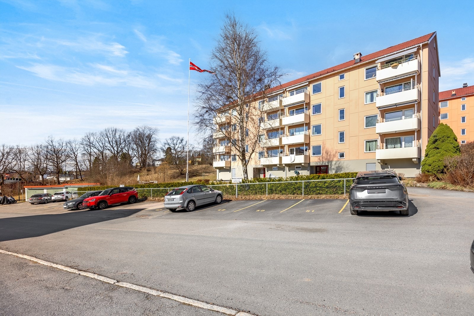 Leiligheten tilhører Tonsenjordet borettslag, som er tilknyttet USBL. Galleribilde