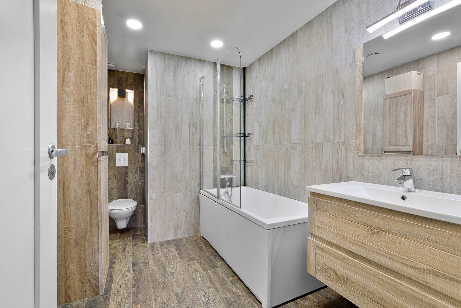 Badet ble i 2018 både renovert og utvidet ved å omdisponere areal fra tilstøtende bod. Utvidelsen er ikke søkt om eller godkjent. Galleribilde