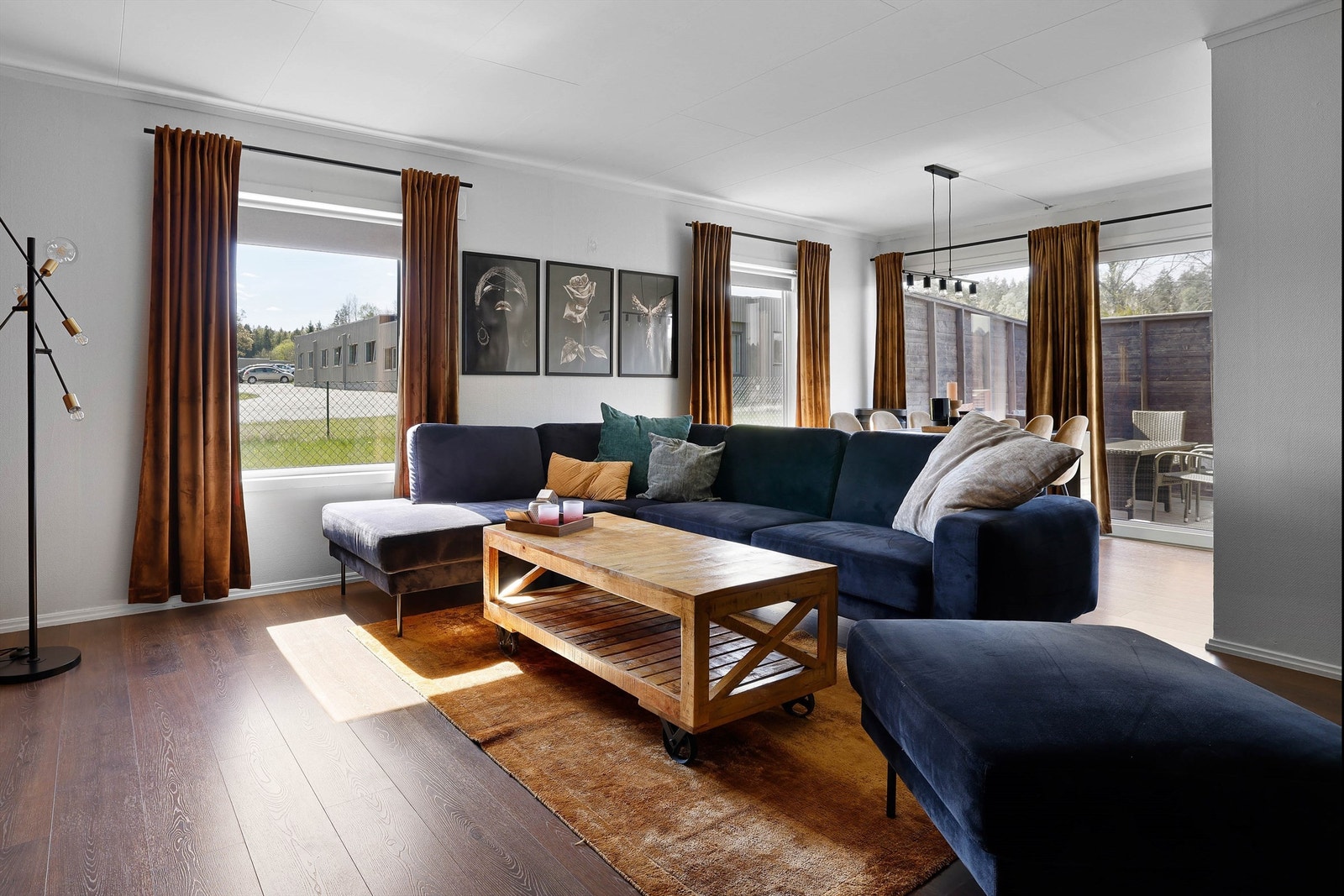 Ørmenveien 43A presenteres av Jørgen Sande Johansen i Krogsveen. Galleribilde