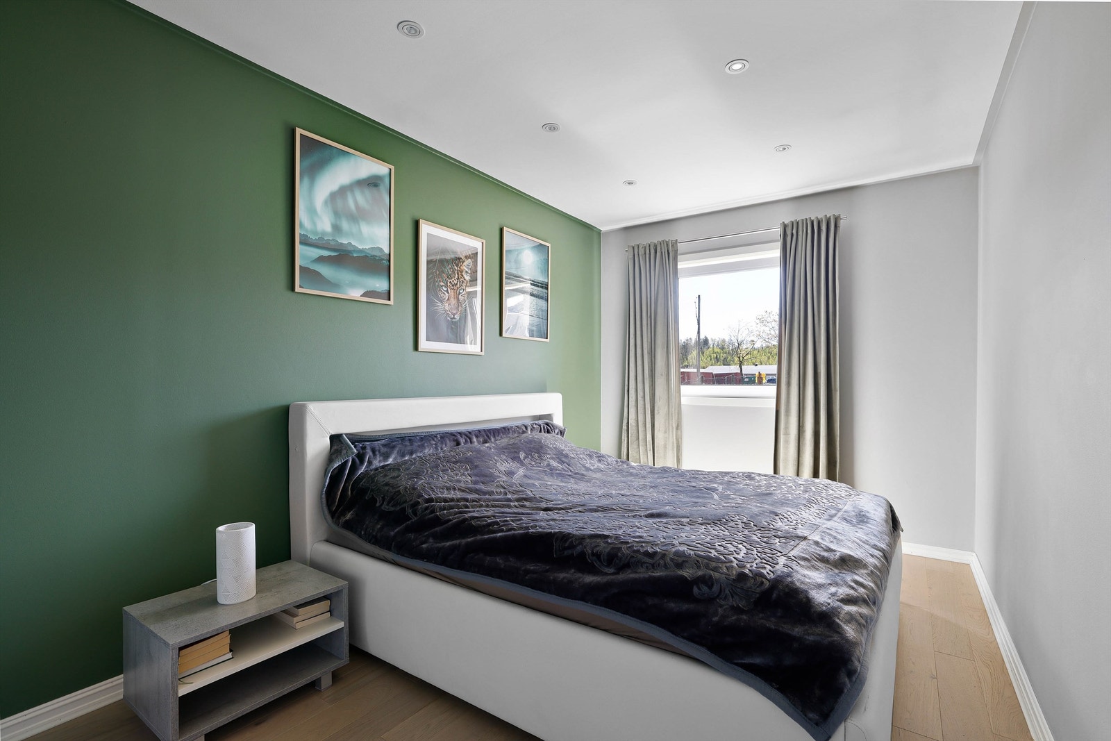 Dette rommet på ca. 11 kvm. inngår i tilbygg og benyttes som soverom. Galleribilde