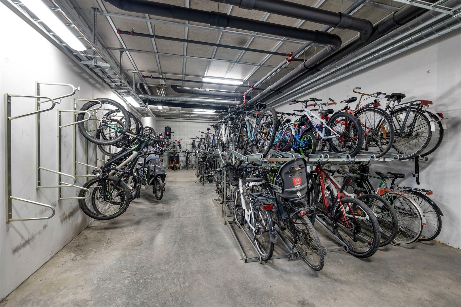I garasjeanlegget er det også egen sykkelparkering. Galleribilde